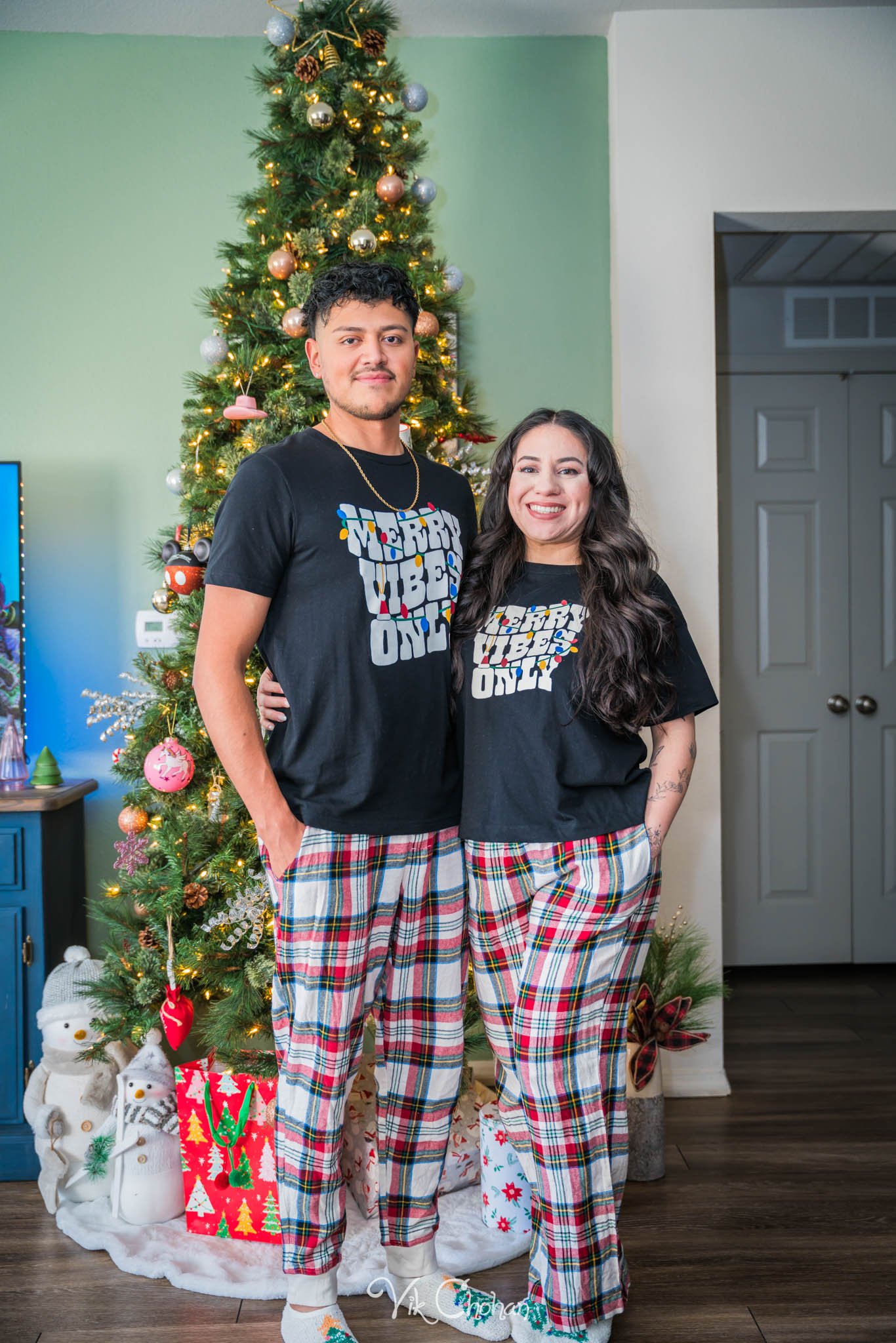 2024-11-30-Vivianna-and-Angel-Holiday-Couples-Photography-Vik-Chohan-Photography-Photo-Booth-Social-Media-VCP-005.jpg