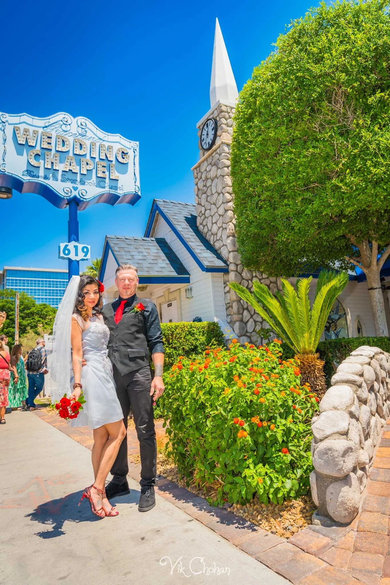 2025-05-25-Paige-and-Scott-Las-Vegas-Graceland-Wedding-Photography-Vik-Chohan-Photography-Photo-Booth-Social-Media-VCP-032.jpg