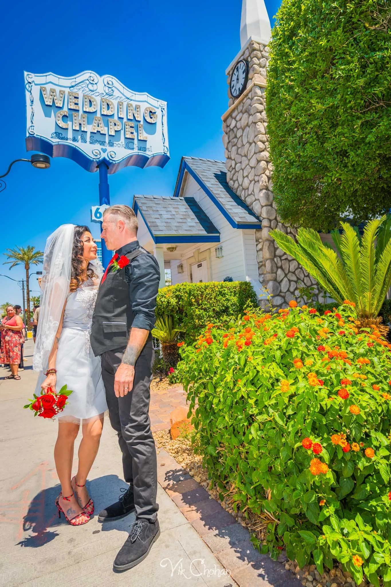 2025-05-25-Paige-and-Scott-Las-Vegas-Graceland-Wedding-Photography-Vik-Chohan-Photography-Photo-Booth-Social-Media-VCP-034.jpg
