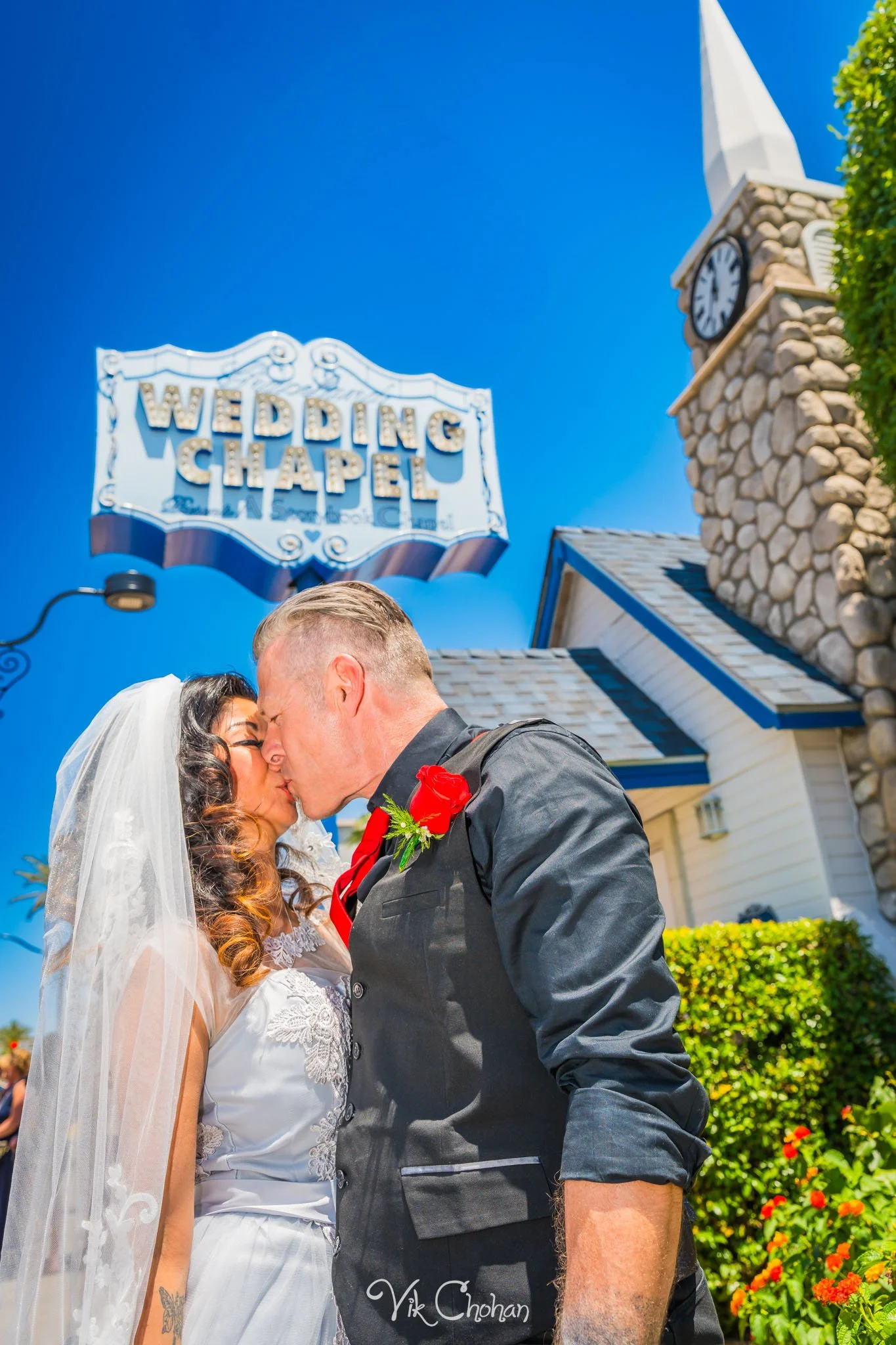 2025-05-25-Paige-and-Scott-Las-Vegas-Graceland-Wedding-Photography-Vik-Chohan-Photography-Photo-Booth-Social-Media-VCP-036.jpg