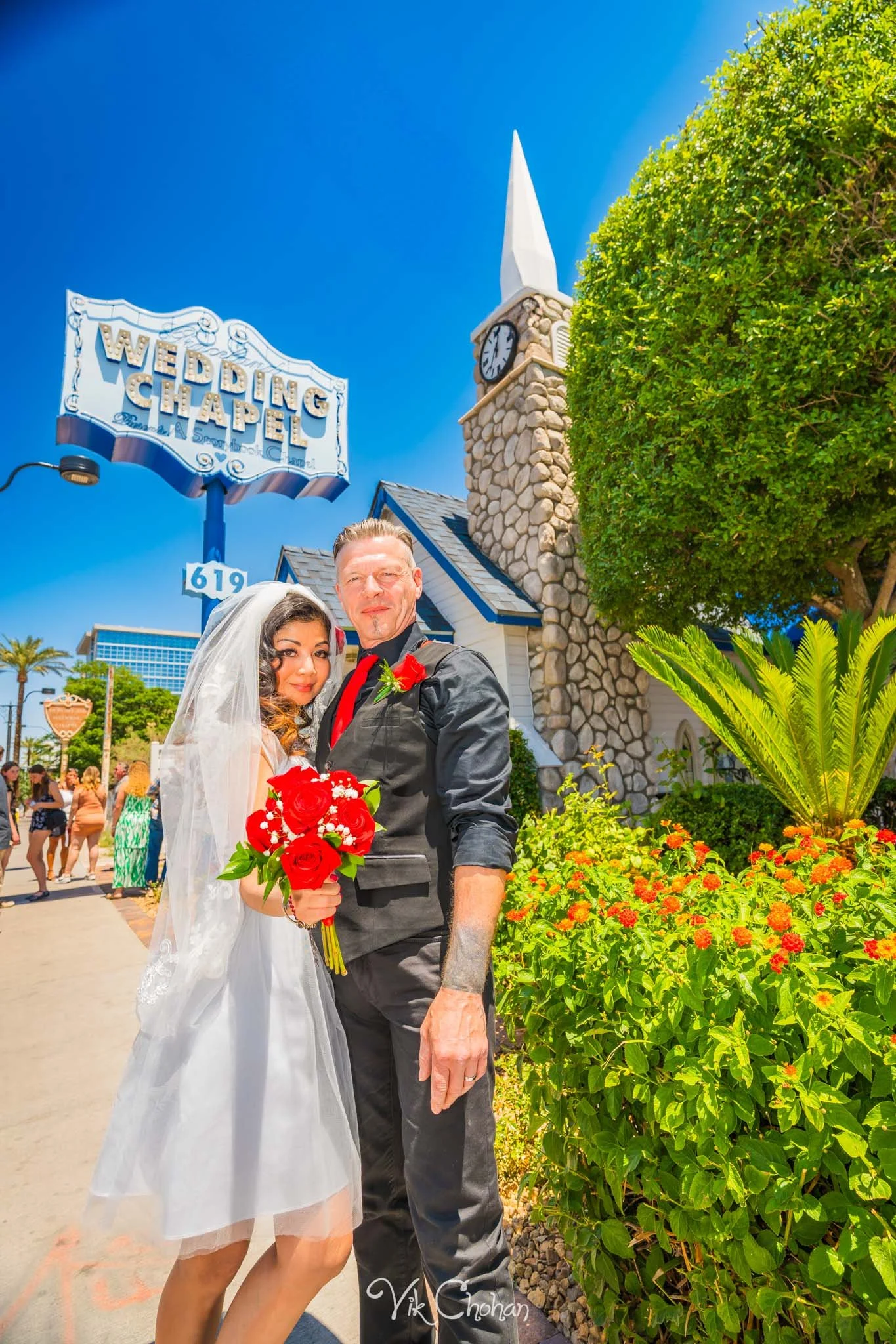 2025-05-25-Paige-and-Scott-Las-Vegas-Graceland-Wedding-Photography-Vik-Chohan-Photography-Photo-Booth-Social-Media-VCP-039.jpg