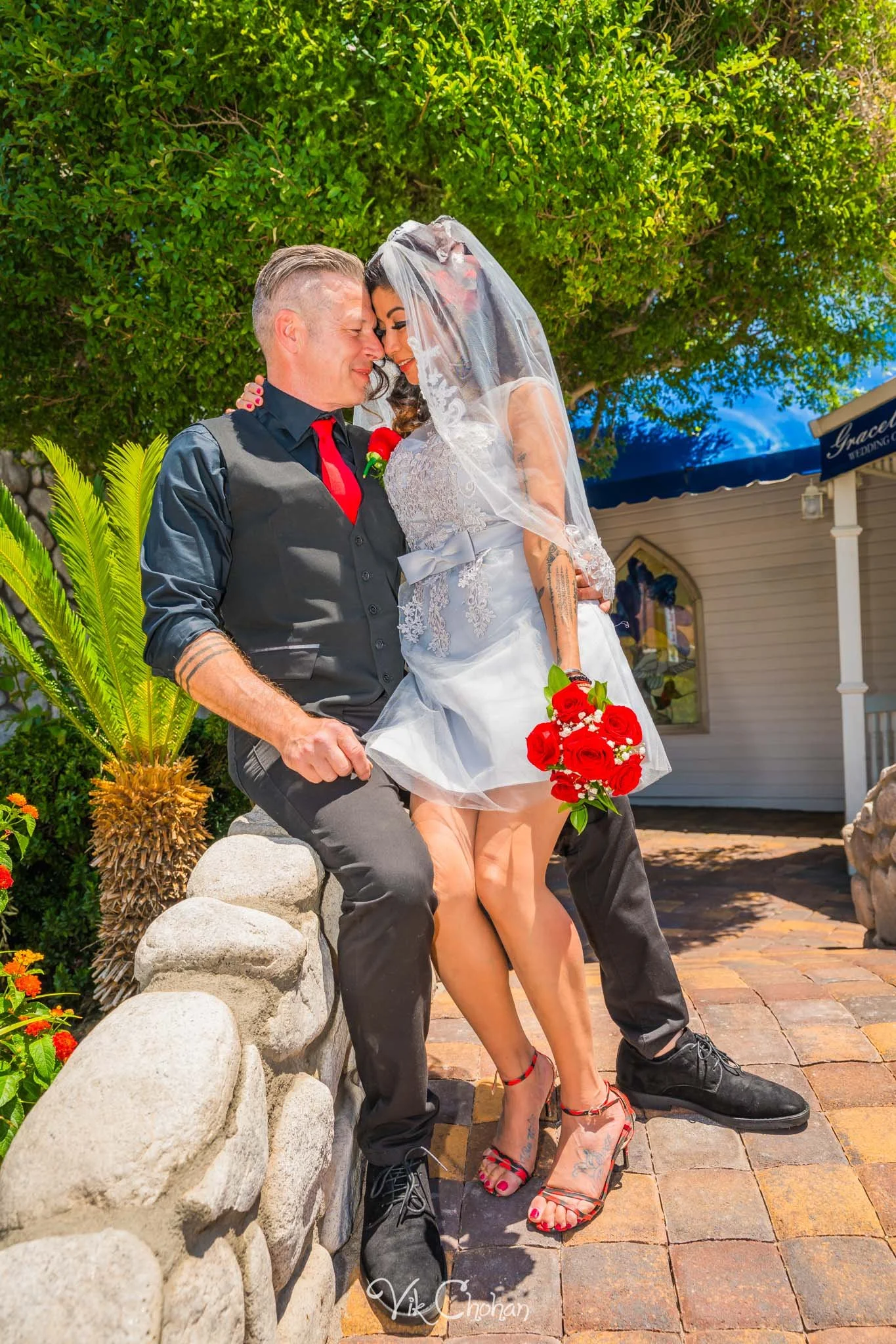 2025-05-25-Paige-and-Scott-Las-Vegas-Graceland-Wedding-Photography-Vik-Chohan-Photography-Photo-Booth-Social-Media-VCP-044.jpg