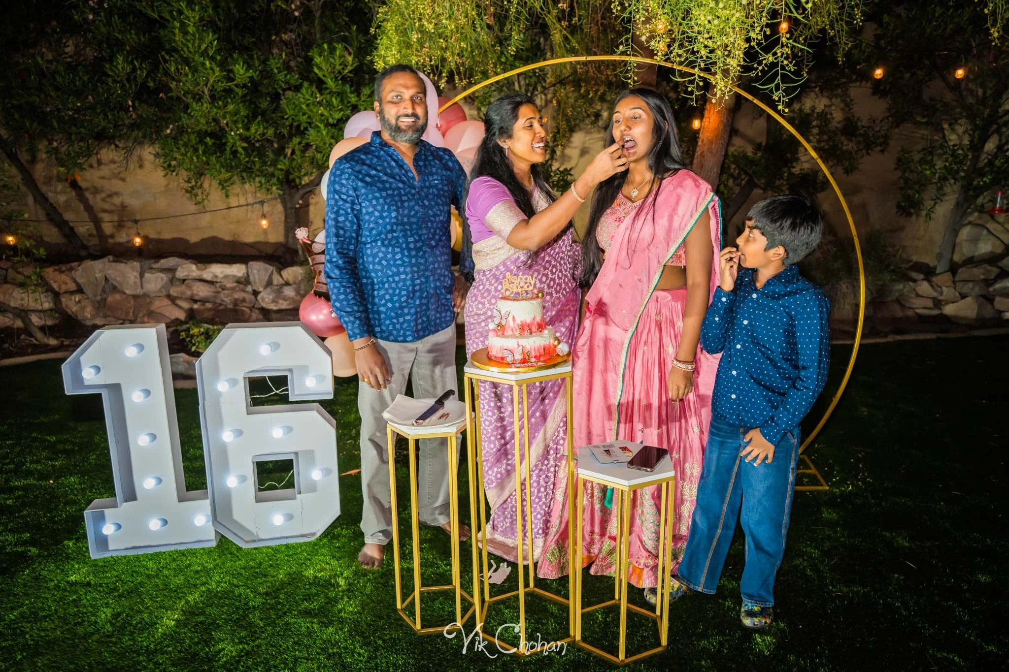 2025-10-25-Ishita-16th-Birthday-Celebration-Photography-Vik-Chohan-Photography-Photo-Booth-Social-Media-VCP-210.jpg