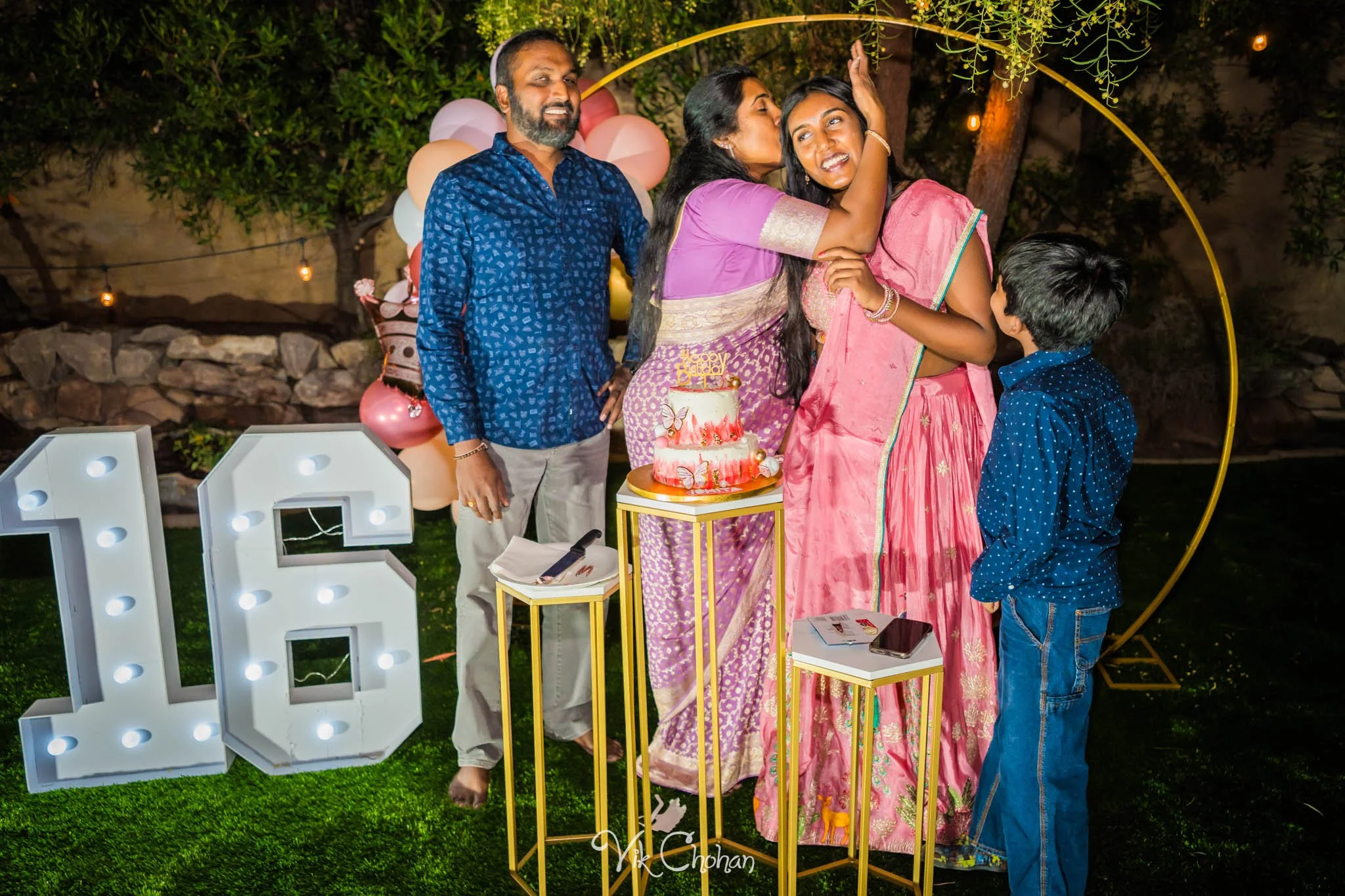 2025-10-25-Ishita-16th-Birthday-Celebration-Photography-Vik-Chohan-Photography-Photo-Booth-Social-Media-VCP-211.jpg