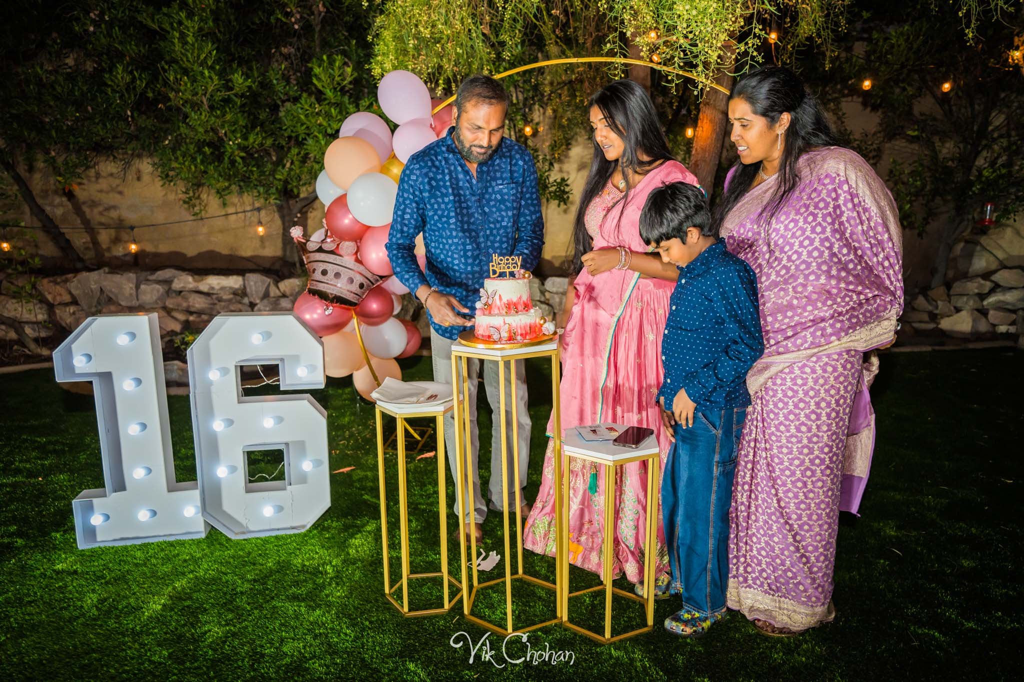 2025-10-25-Ishita-16th-Birthday-Celebration-Photography-Vik-Chohan-Photography-Photo-Booth-Social-Media-VCP-212.jpg