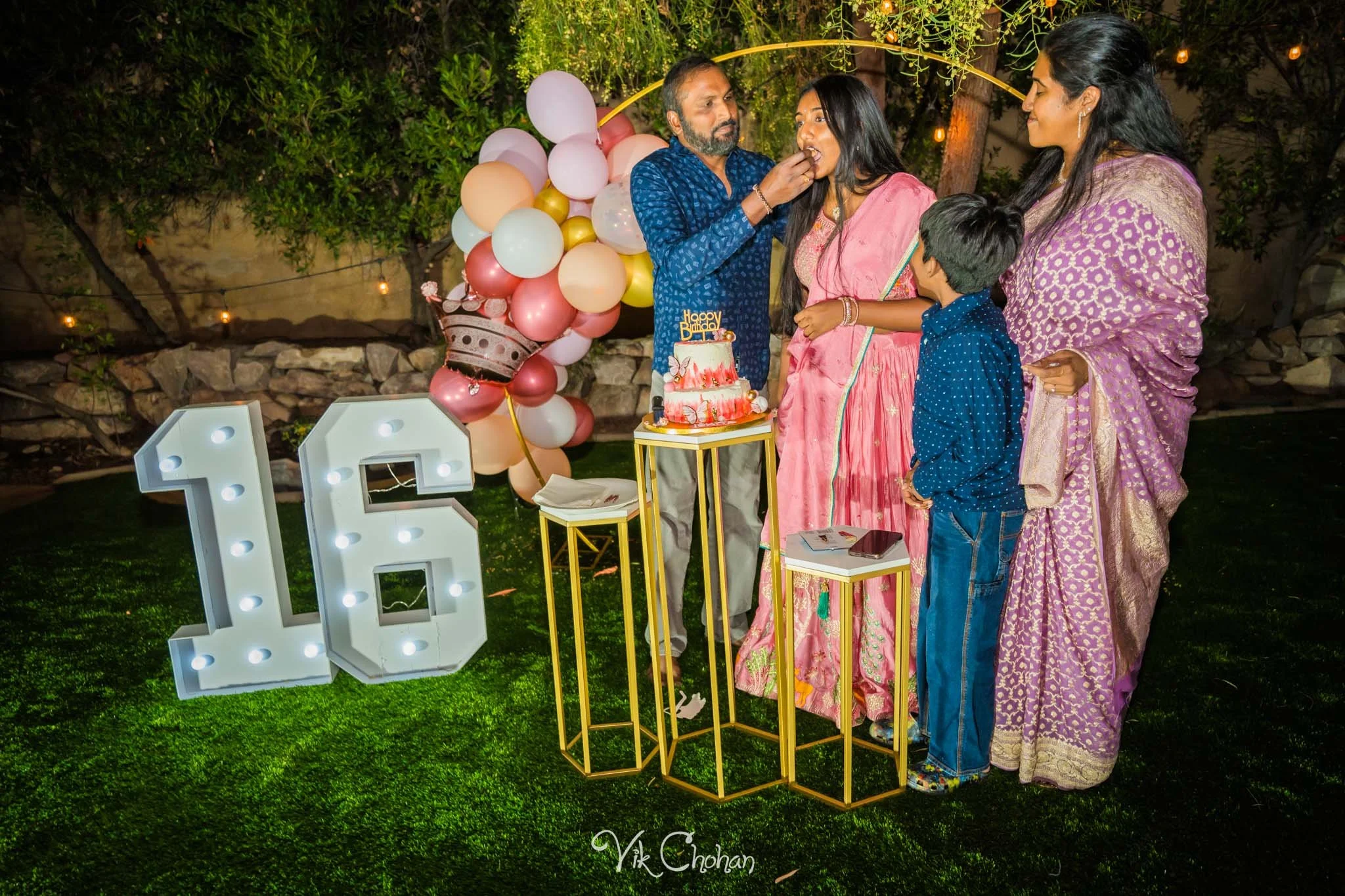 2025-10-25-Ishita-16th-Birthday-Celebration-Photography-Vik-Chohan-Photography-Photo-Booth-Social-Media-VCP-214.jpg