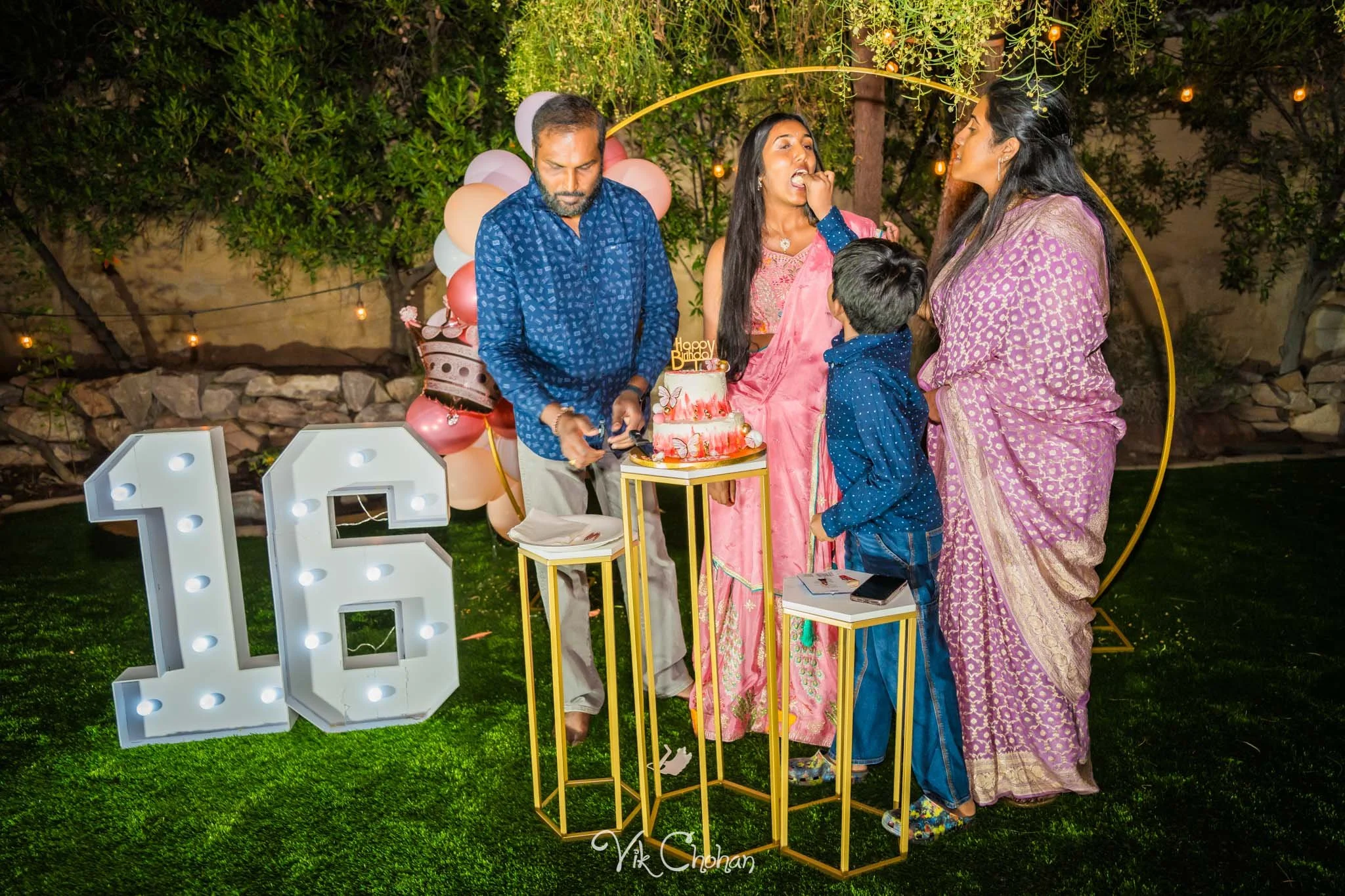 2025-10-25-Ishita-16th-Birthday-Celebration-Photography-Vik-Chohan-Photography-Photo-Booth-Social-Media-VCP-217.jpg