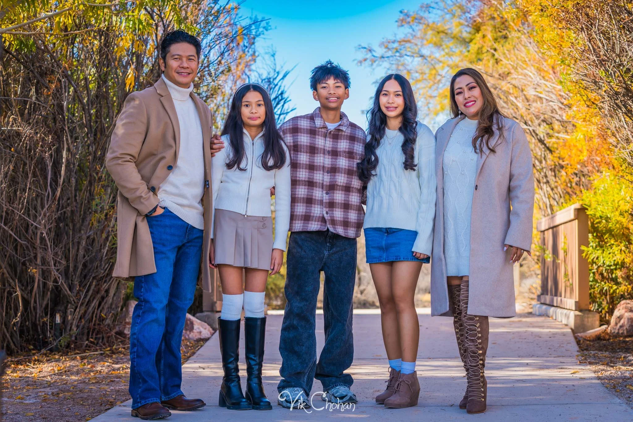 2025-12-07-Goll-Ulan-Family-Photography-Vik-Chohan-Photography-Social-Media-VCP-001.jpg