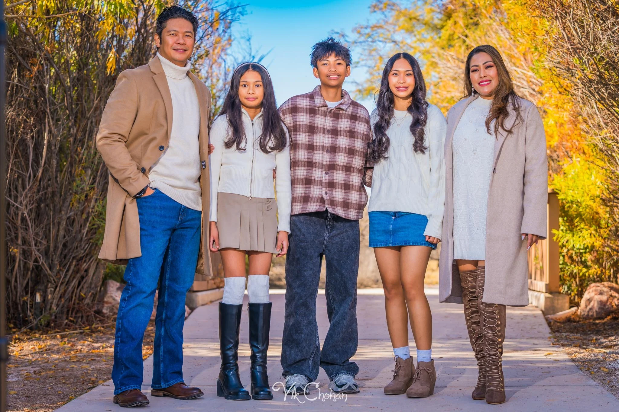 2025-12-07-Goll-Ulan-Family-Photography-Vik-Chohan-Photography-Social-Media-VCP-002.jpg