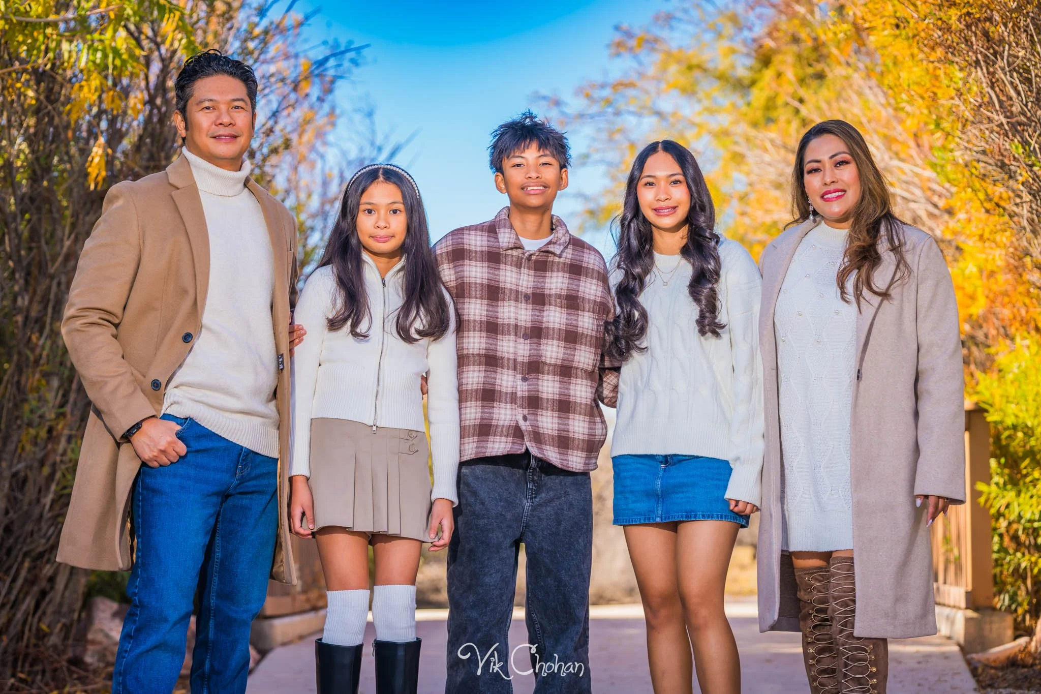 2025-12-07-Goll-Ulan-Family-Photography-Vik-Chohan-Photography-Social-Media-VCP-003.jpg