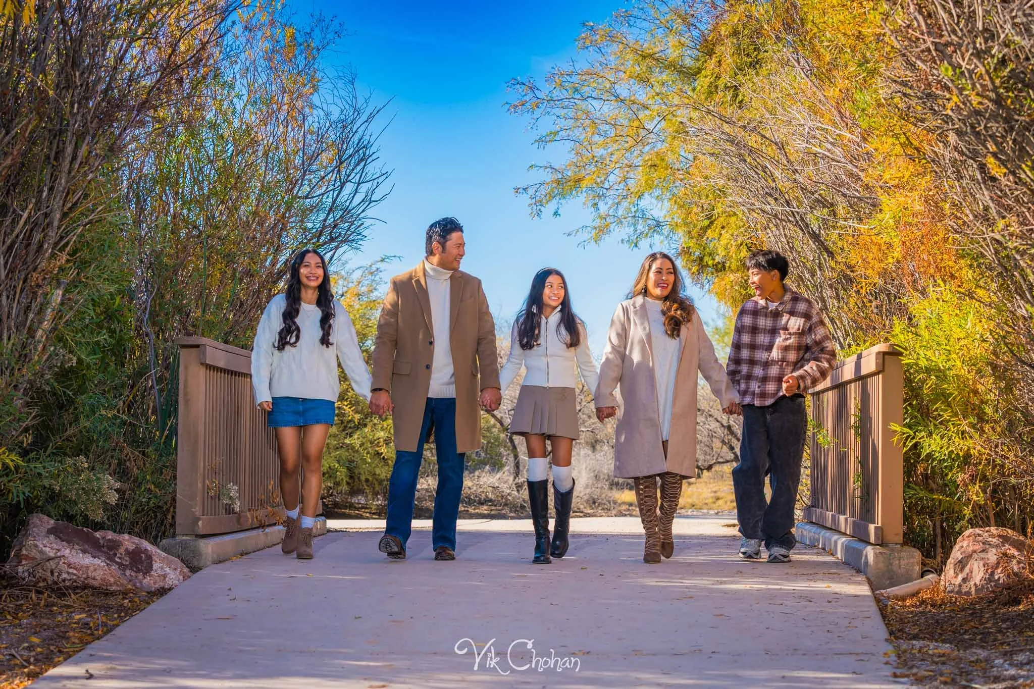 2025-12-07-Goll-Ulan-Family-Photography-Vik-Chohan-Photography-Social-Media-VCP-017.jpg