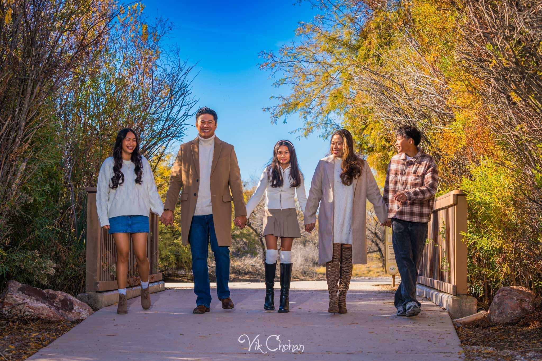 2025-12-07-Goll-Ulan-Family-Photography-Vik-Chohan-Photography-Social-Media-VCP-019.jpg