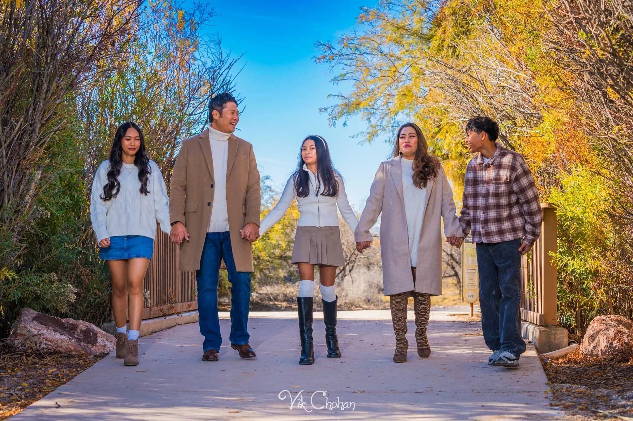 2025-12-07-Goll-Ulan-Family-Photography-Vik-Chohan-Photography-Social-Media-VCP-020.jpg