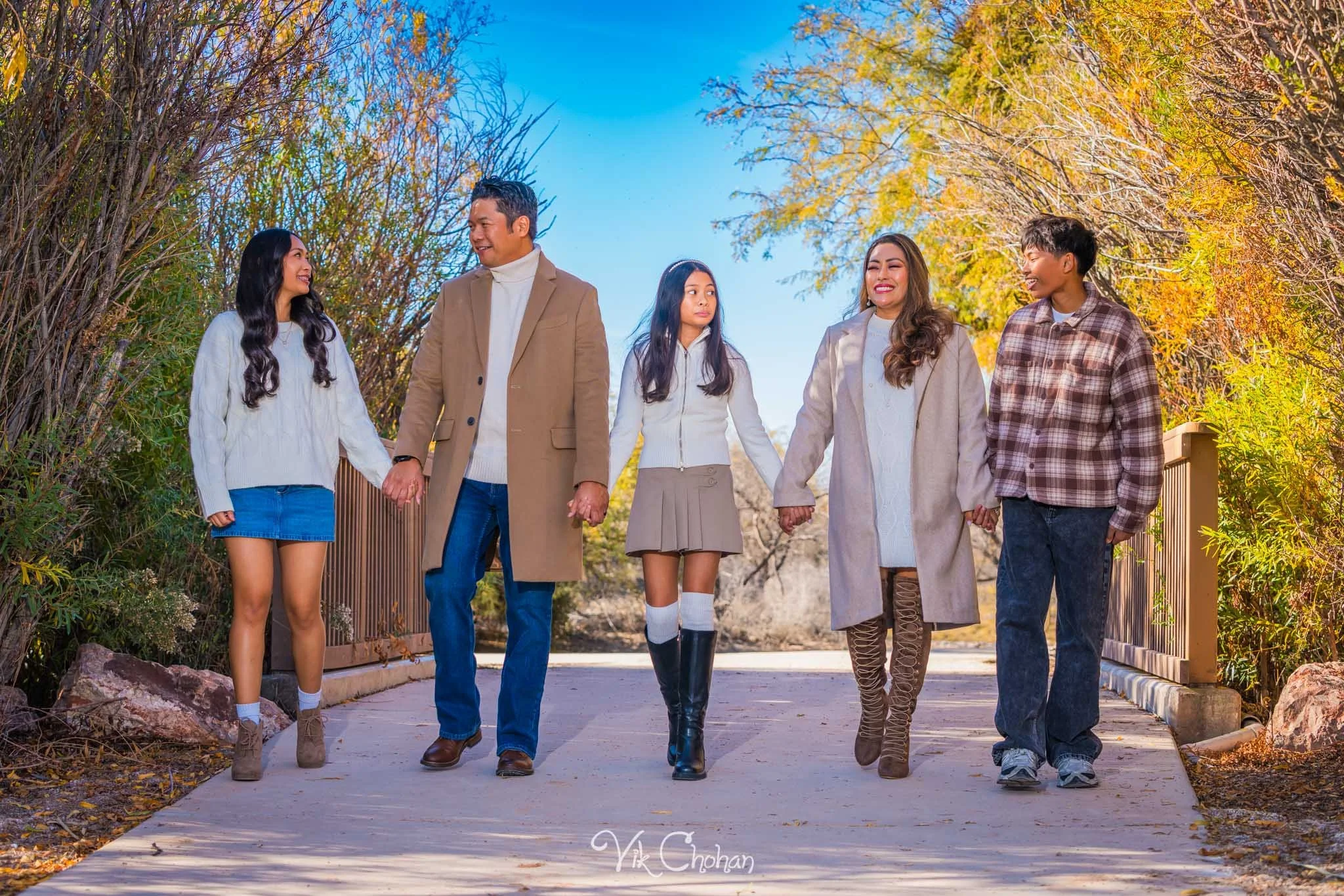 2025-12-07-Goll-Ulan-Family-Photography-Vik-Chohan-Photography-Social-Media-VCP-021.jpg