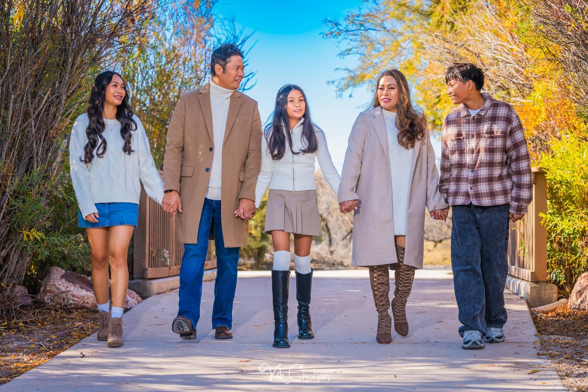2025-12-07-Goll-Ulan-Family-Photography-Vik-Chohan-Photography-Social-Media-VCP-022.jpg