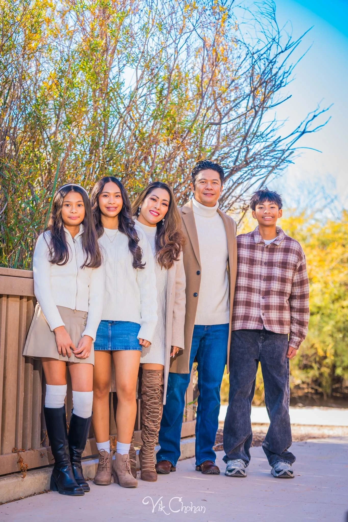 2025-12-07-Goll-Ulan-Family-Photography-Vik-Chohan-Photography-Social-Media-VCP-023.jpg