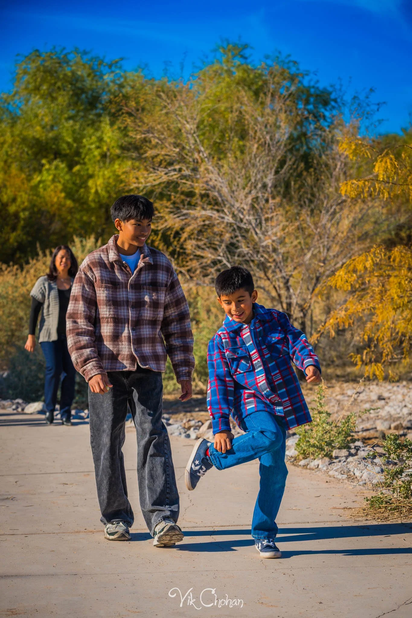 2025-12-07-Goll-Ulan-Family-Photography-Vik-Chohan-Photography-Social-Media-VCP-150.jpg