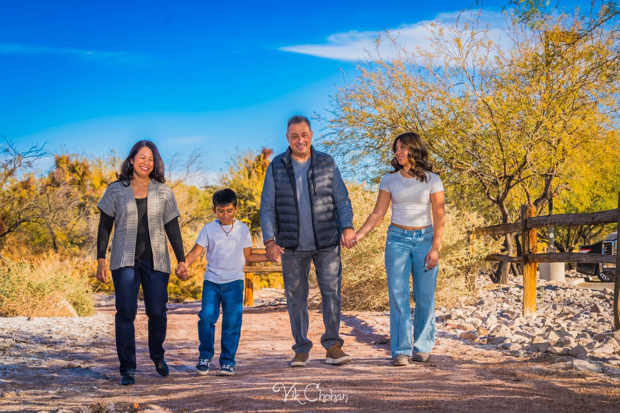 2025-12-07-Goll-Ulan-Family-Photography-Vik-Chohan-Photography-Social-Media-VCP-169.jpg