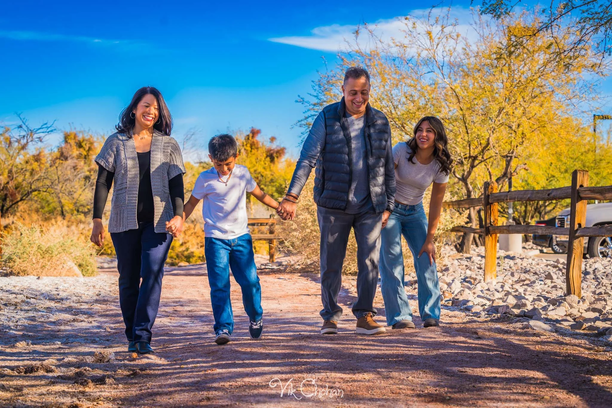 2025-12-07-Goll-Ulan-Family-Photography-Vik-Chohan-Photography-Social-Media-VCP-171.jpg