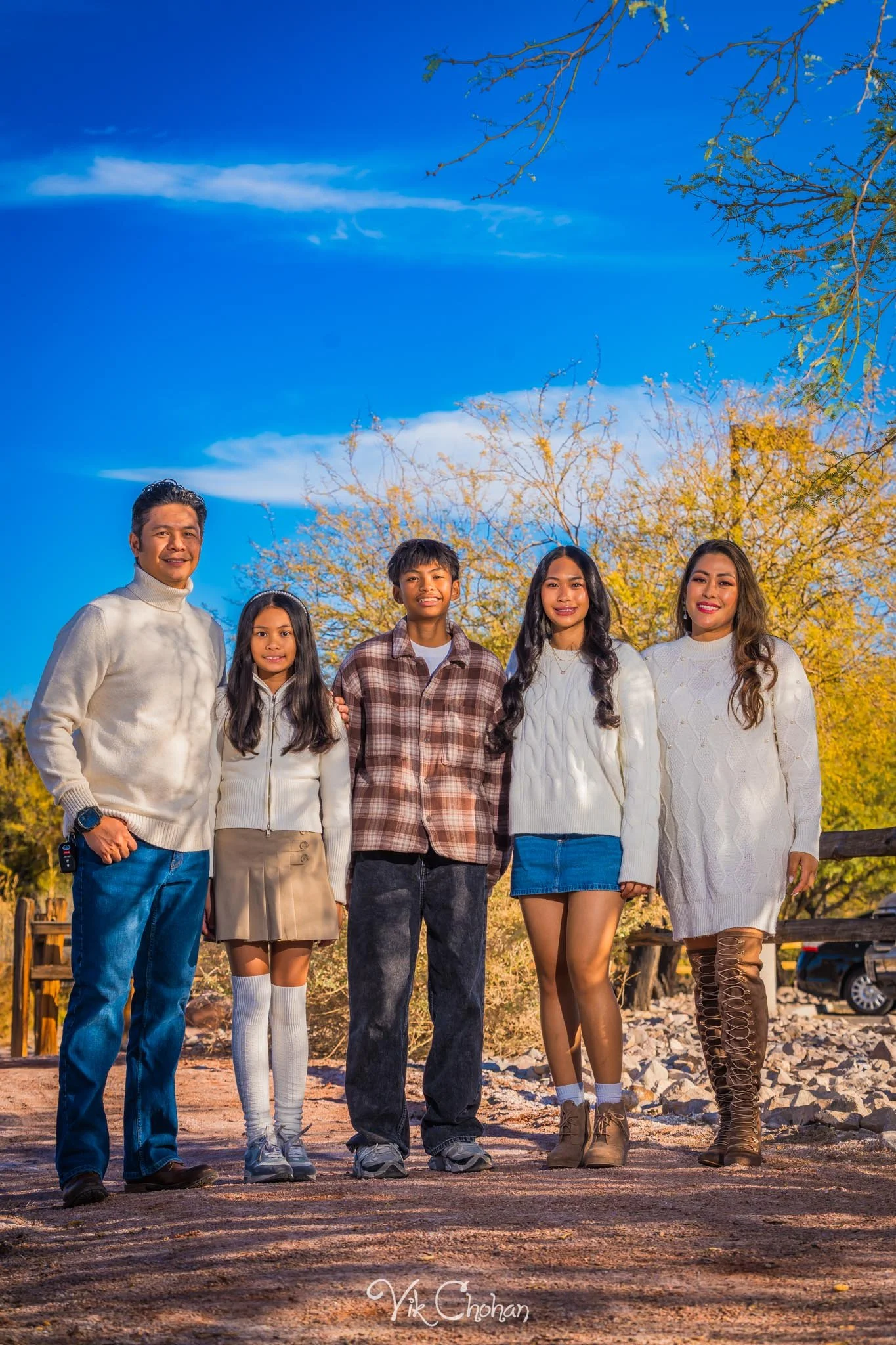 2025-12-07-Goll-Ulan-Family-Photography-Vik-Chohan-Photography-Social-Media-VCP-178.jpg