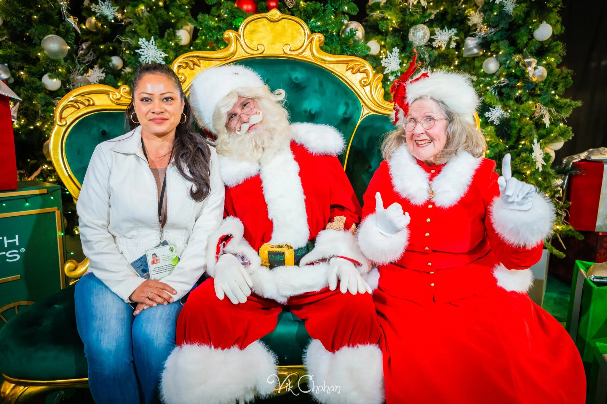 2025-12-10-INTRODeuce-Concierge-Christmas-at-LV-South-Premium-Outlets-2-Vik-Chohan-Photography-Social-Media-VCP-028.jpg