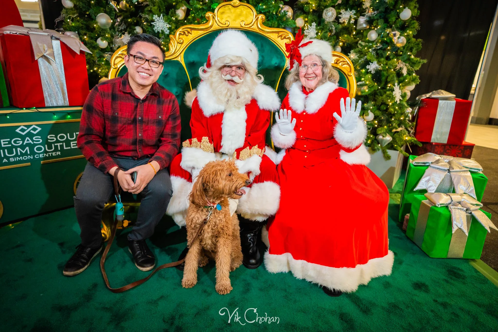 2025-12-10-INTRODeuce-Concierge-Christmas-at-LV-South-Premium-Outlets-2-Vik-Chohan-Photography-Social-Media-VCP-064.jpg