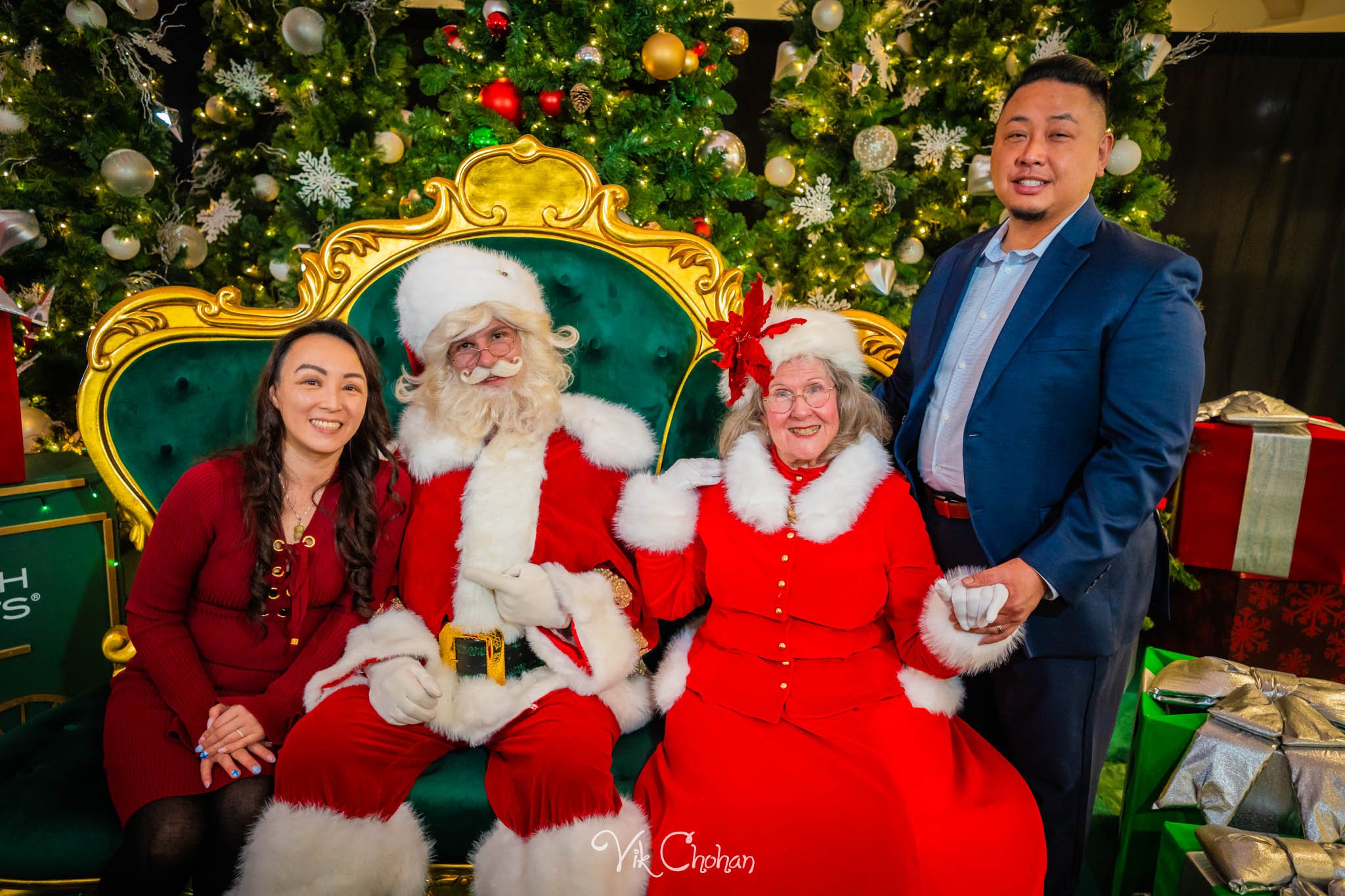 2025-12-10-INTRODeuce-Concierge-Christmas-at-LV-South-Premium-Outlets-2-Vik-Chohan-Photography-Social-Media-VCP-117.jpg