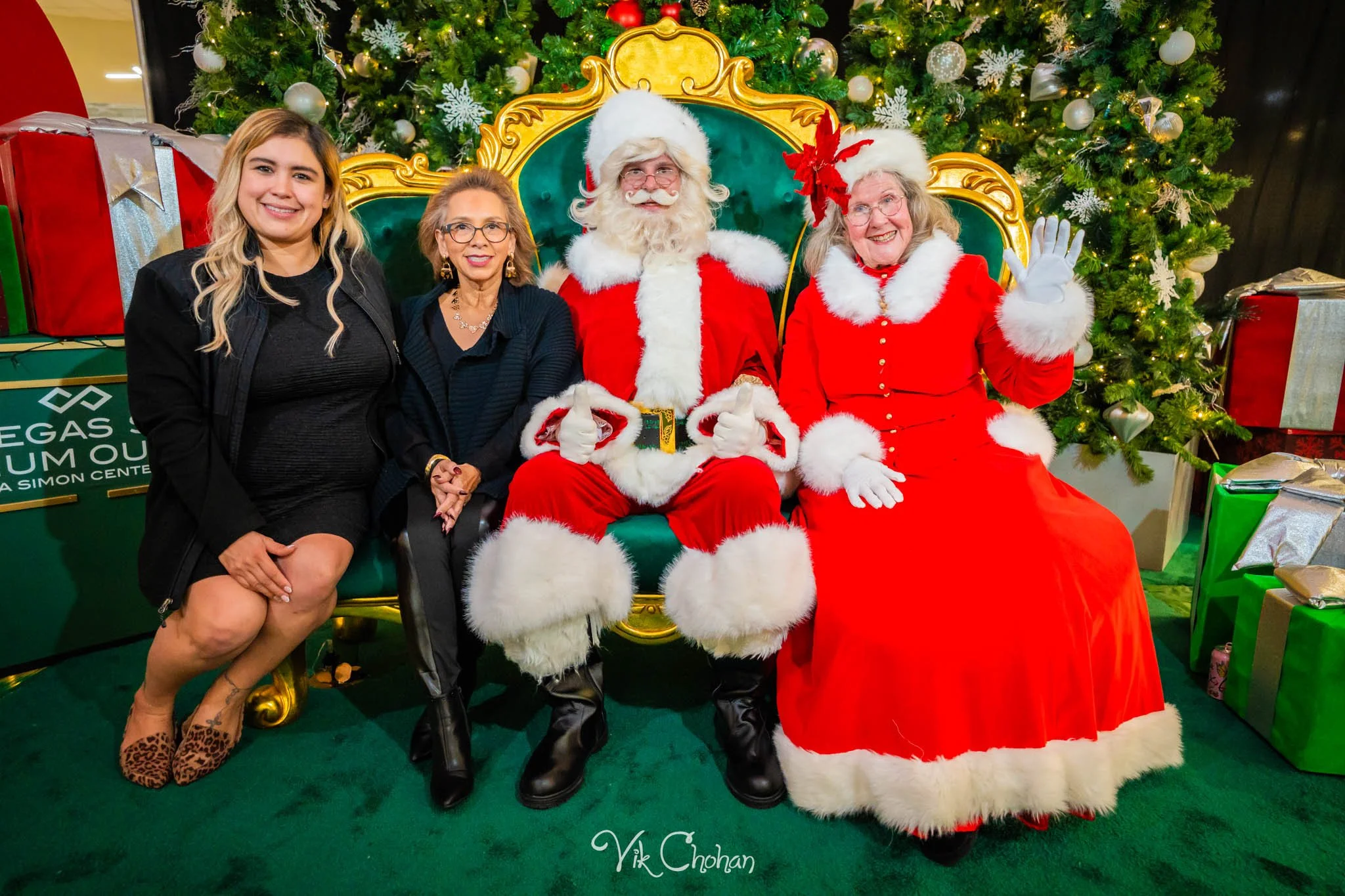 2025-12-10-INTRODeuce-Concierge-Christmas-at-LV-South-Premium-Outlets-2-Vik-Chohan-Photography-Social-Media-VCP-123.jpg