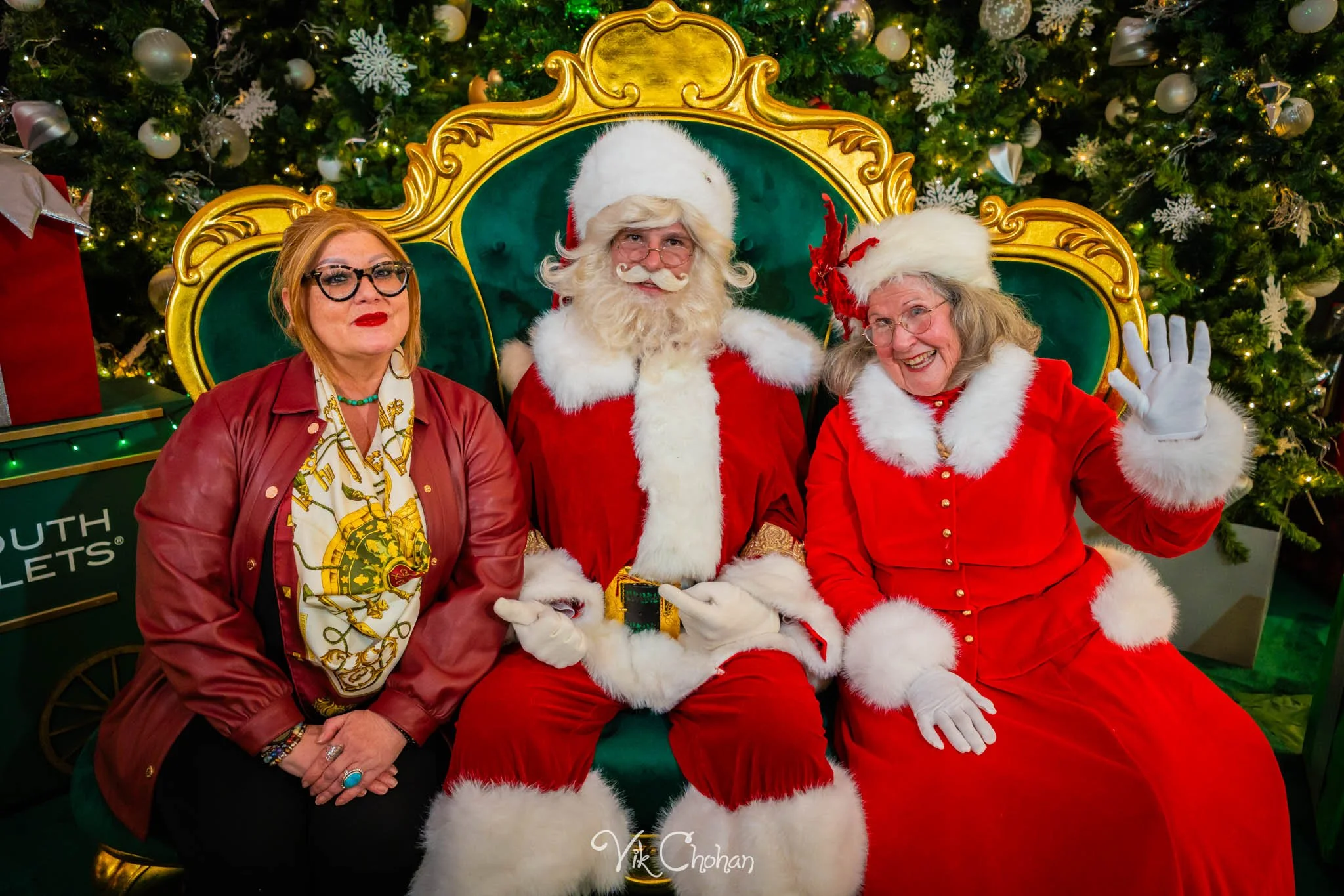 2025-12-10-INTRODeuce-Concierge-Christmas-at-LV-South-Premium-Outlets-2-Vik-Chohan-Photography-Social-Media-VCP-133.jpg