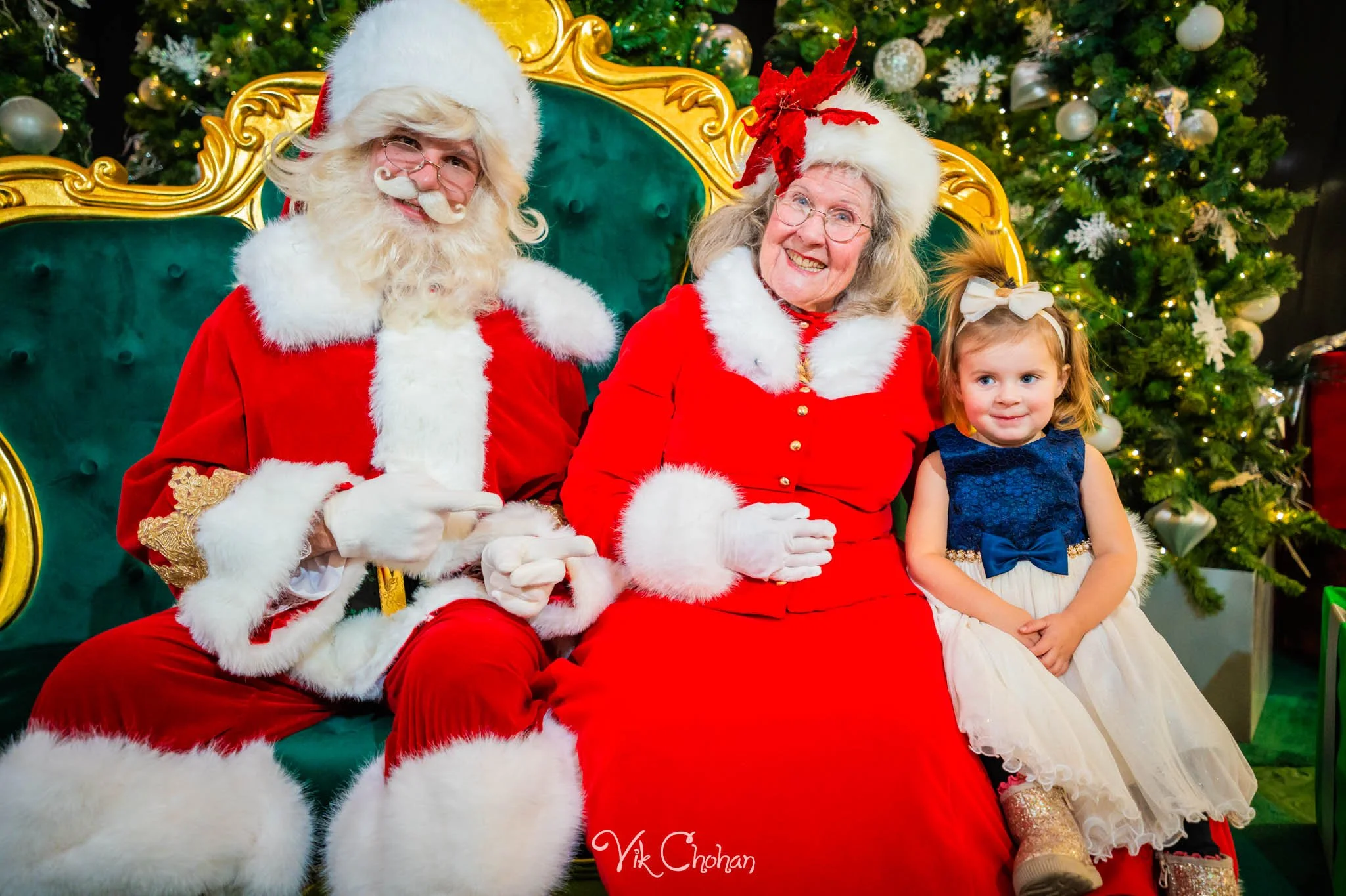 2025-12-10-INTRODeuce-Concierge-Christmas-at-LV-South-Premium-Outlets-2-Vik-Chohan-Photography-Social-Media-VCP-165.jpg