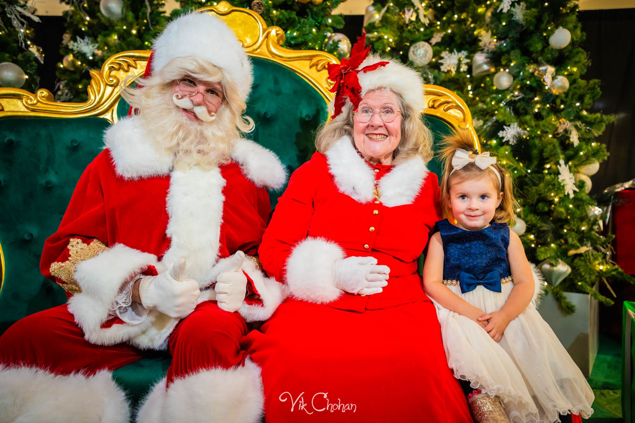 2025-12-10-INTRODeuce-Concierge-Christmas-at-LV-South-Premium-Outlets-2-Vik-Chohan-Photography-Social-Media-VCP-166.jpg