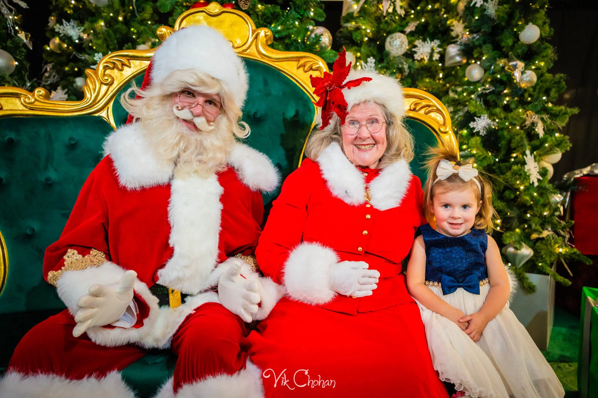 2025-12-10-INTRODeuce-Concierge-Christmas-at-LV-South-Premium-Outlets-2-Vik-Chohan-Photography-Social-Media-VCP-167.jpg
