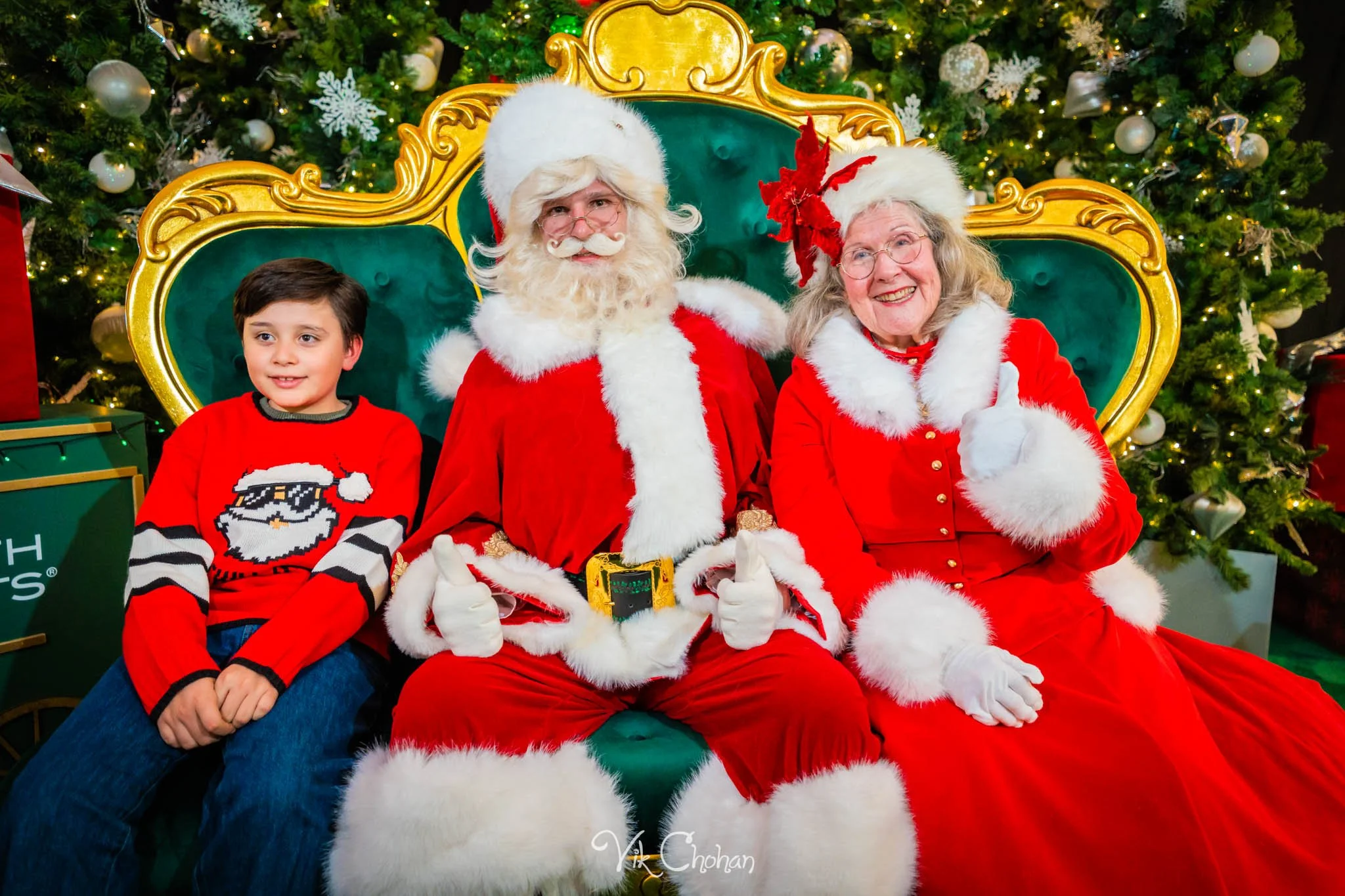 2025-12-10-INTRODeuce-Concierge-Christmas-at-LV-South-Premium-Outlets-2-Vik-Chohan-Photography-Social-Media-VCP-171.jpg