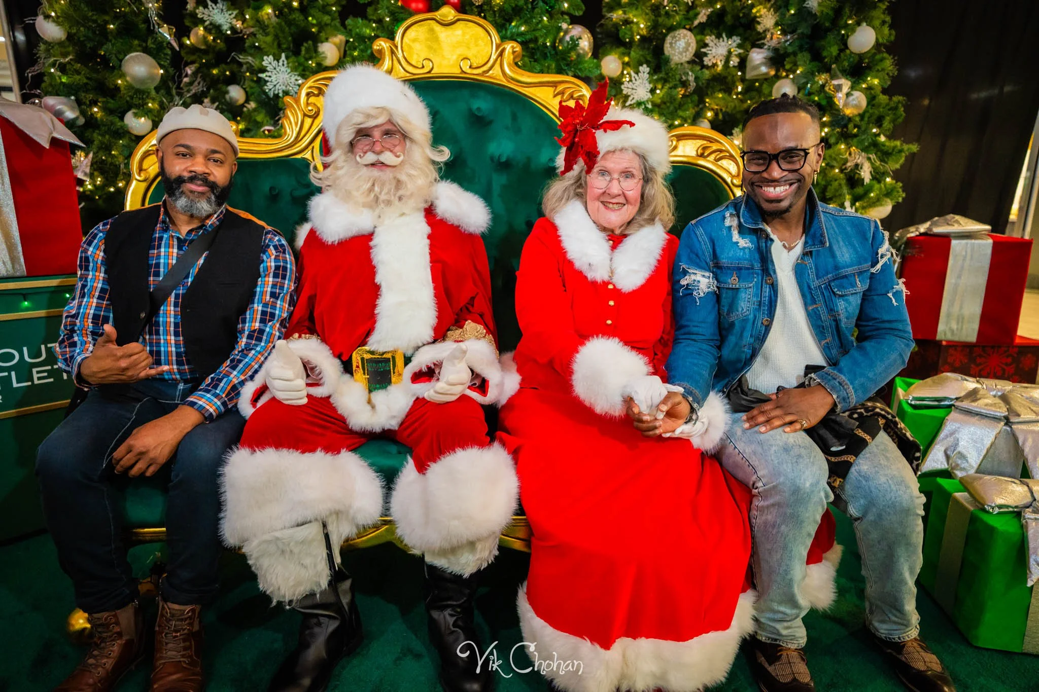 2025-12-10-INTRODeuce-Concierge-Christmas-at-LV-South-Premium-Outlets-2-Vik-Chohan-Photography-Social-Media-VCP-192.jpg