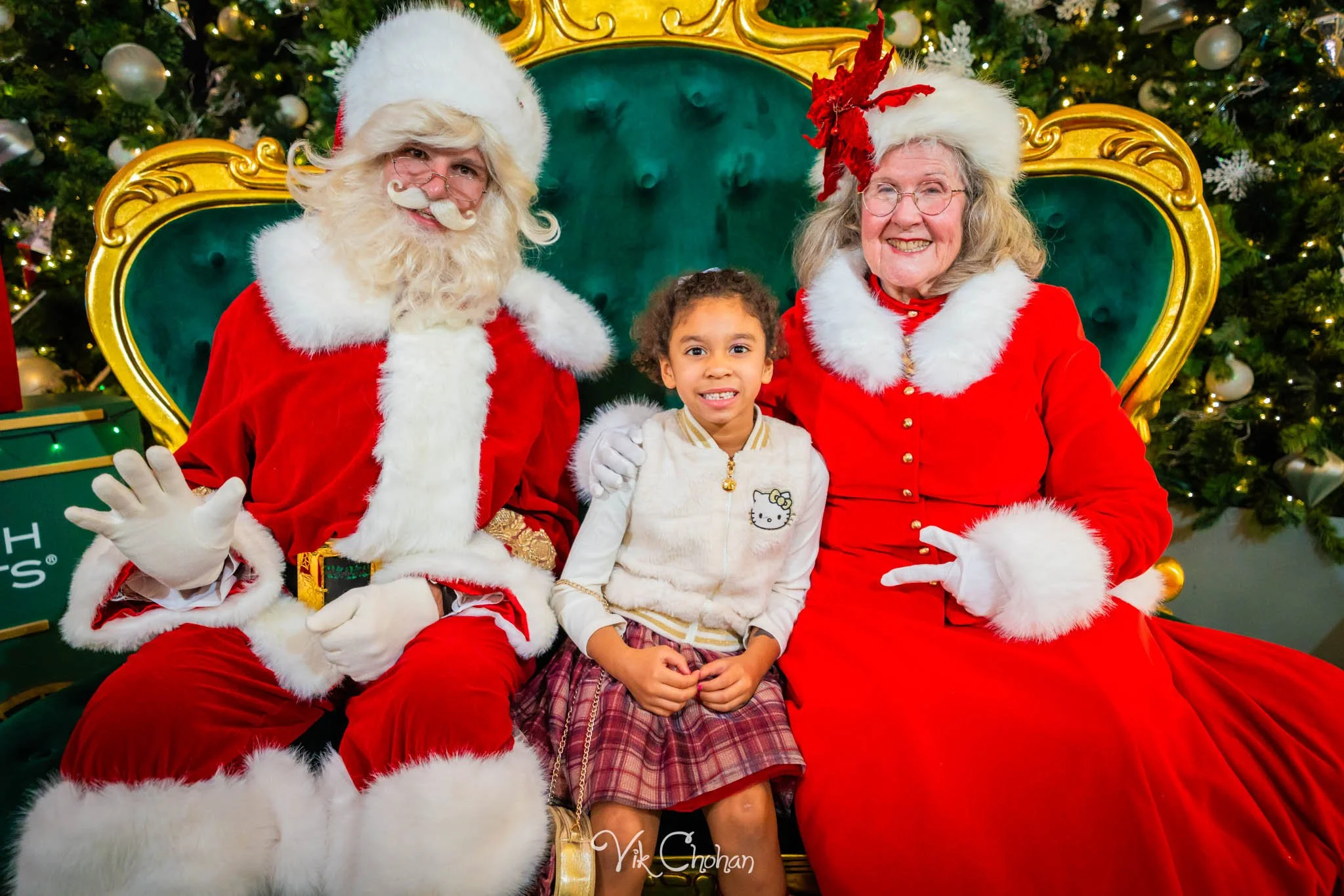 2025-12-10-INTRODeuce-Concierge-Christmas-at-LV-South-Premium-Outlets-2-Vik-Chohan-Photography-Social-Media-VCP-201.jpg