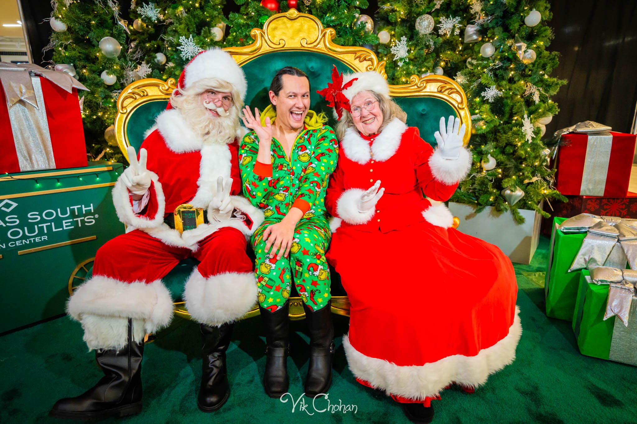 2025-12-10-INTRODeuce-Concierge-Christmas-at-LV-South-Premium-Outlets-2-Vik-Chohan-Photography-Social-Media-VCP-242.jpg