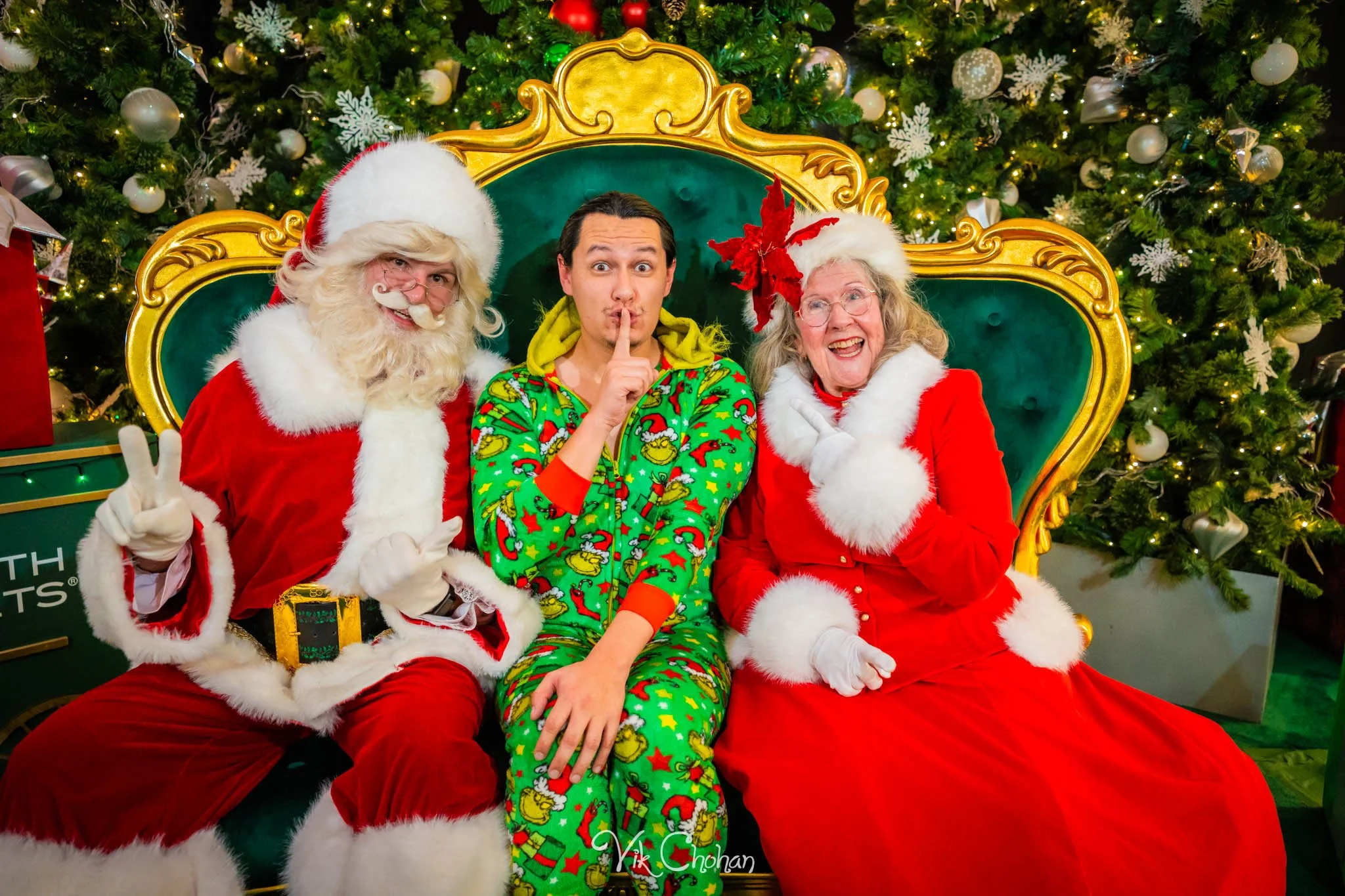 2025-12-10-INTRODeuce-Concierge-Christmas-at-LV-South-Premium-Outlets-2-Vik-Chohan-Photography-Social-Media-VCP-244.jpg