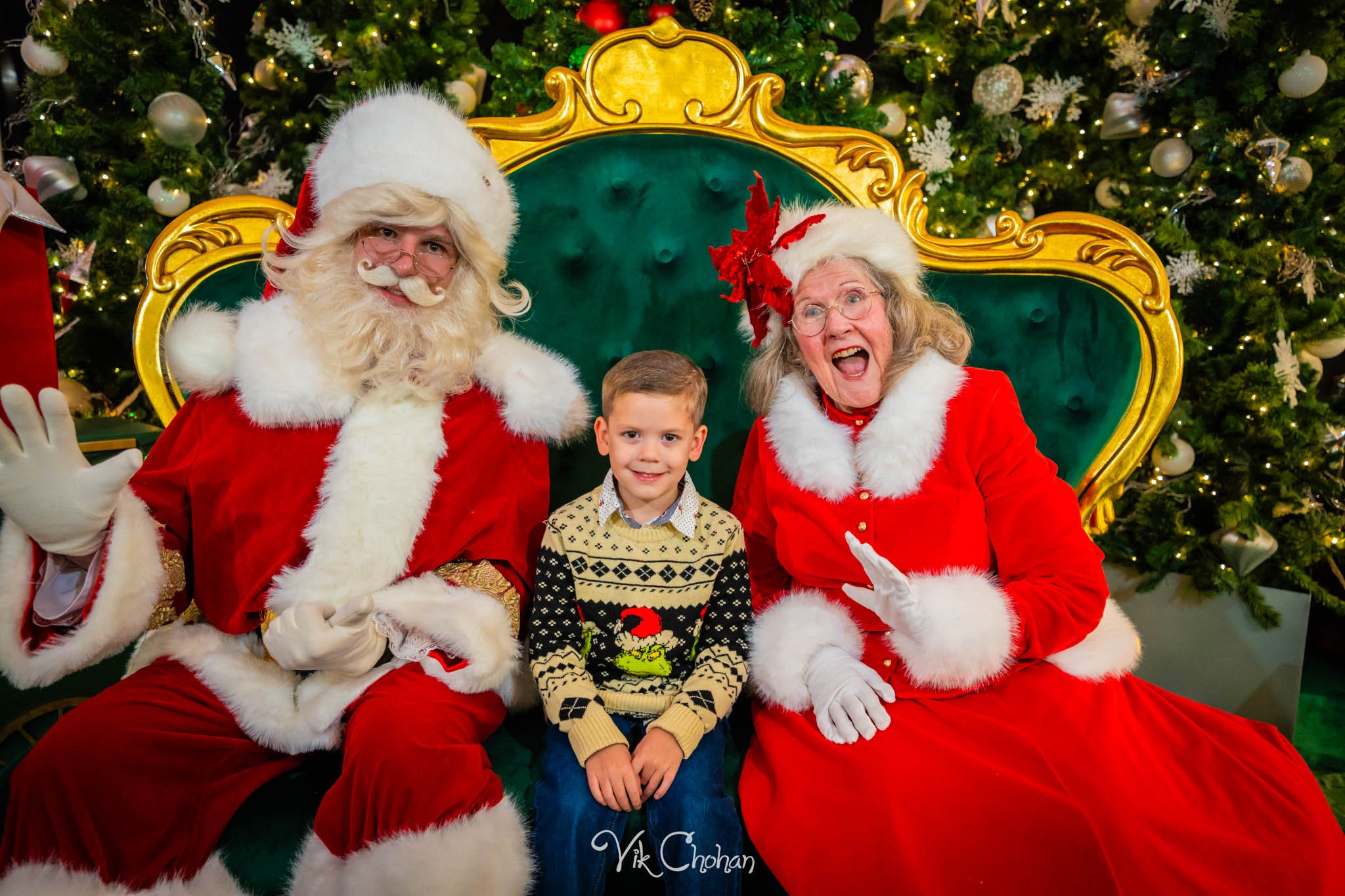 2025-12-10-INTRODeuce-Concierge-Christmas-at-LV-South-Premium-Outlets-2-Vik-Chohan-Photography-Social-Media-VCP-271.jpg