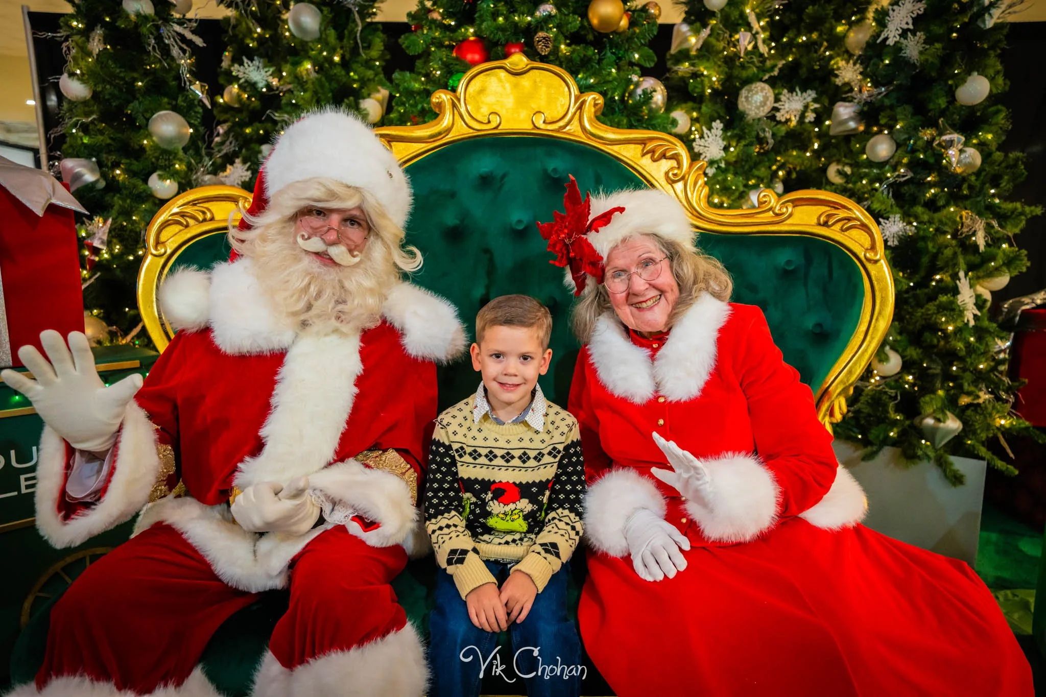 2025-12-10-INTRODeuce-Concierge-Christmas-at-LV-South-Premium-Outlets-2-Vik-Chohan-Photography-Social-Media-VCP-272.jpg
