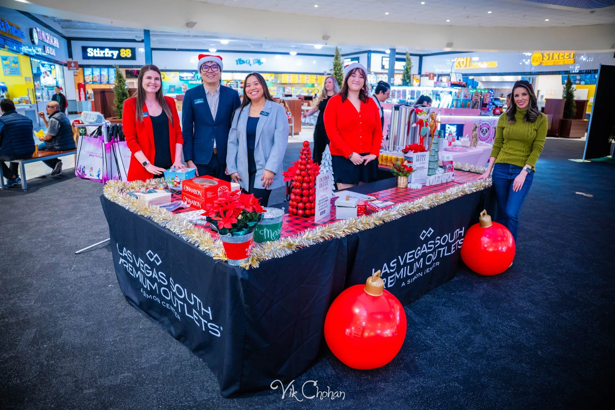 2025-12-10-INTRODeuce-Concierge-Christmas-at-LV-South-Premium-Outlets-2-Vik-Chohan-Photography-Social-Media-VCP-283.jpg