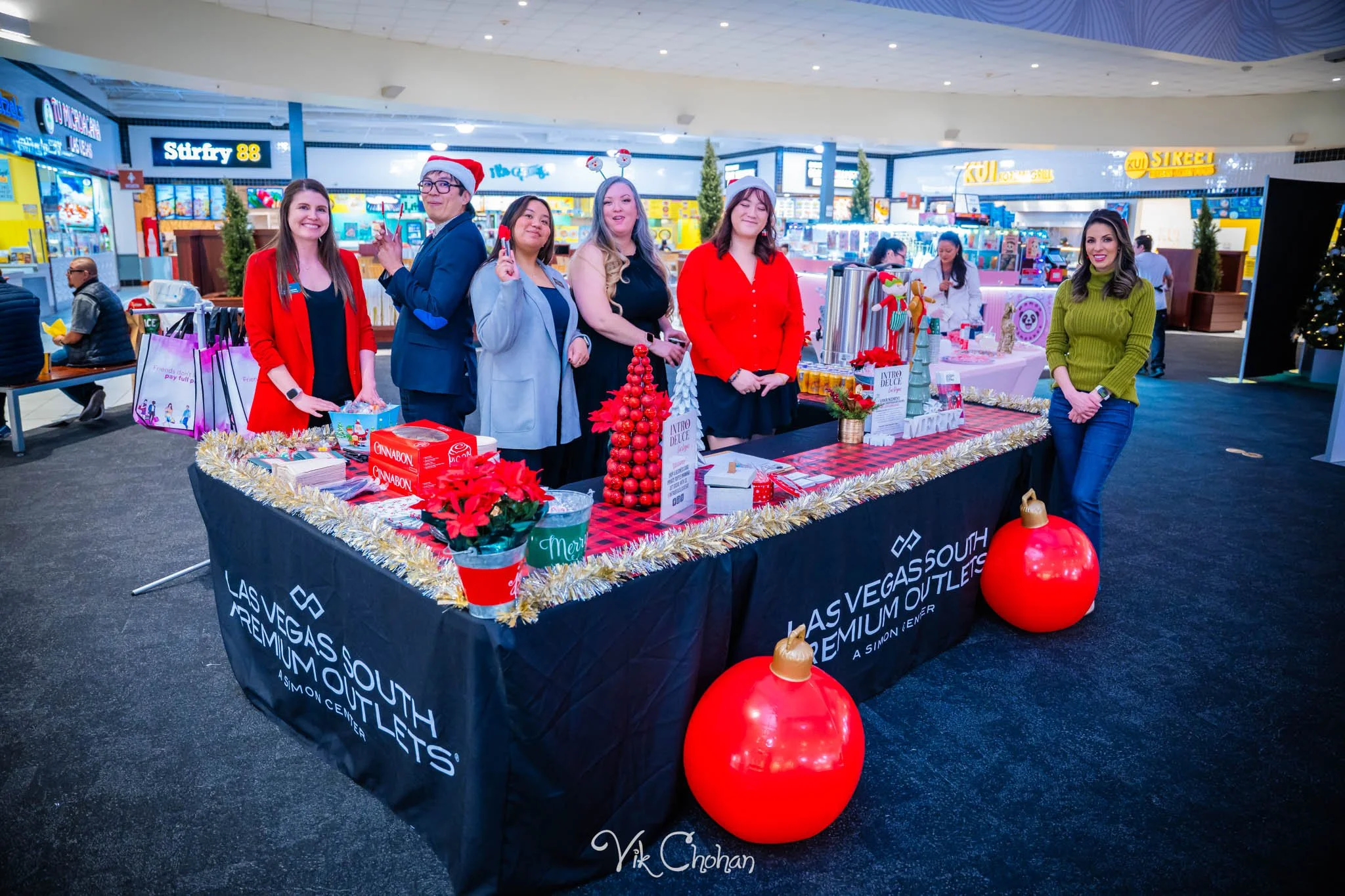 2025-12-10-INTRODeuce-Concierge-Christmas-at-LV-South-Premium-Outlets-2-Vik-Chohan-Photography-Social-Media-VCP-284.jpg