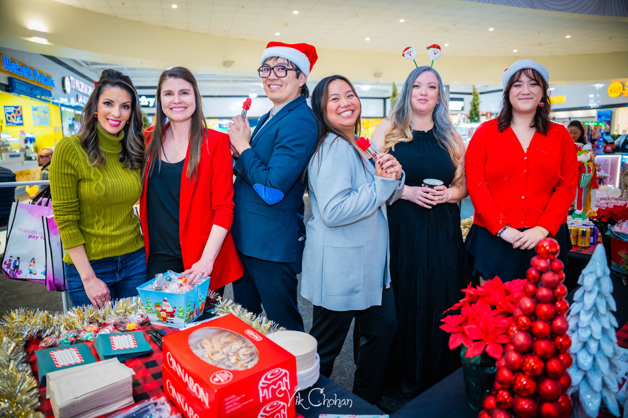 2025-12-10-INTRODeuce-Concierge-Christmas-at-LV-South-Premium-Outlets-2-Vik-Chohan-Photography-Social-Media-VCP-285.jpg
