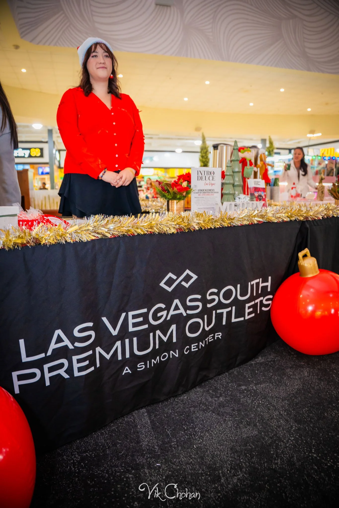 2025-12-10-INTRODeuce-Concierge-Christmas-at-LV-South-Premium-Outlets-2-Vik-Chohan-Photography-Social-Media-VCP-286.jpg