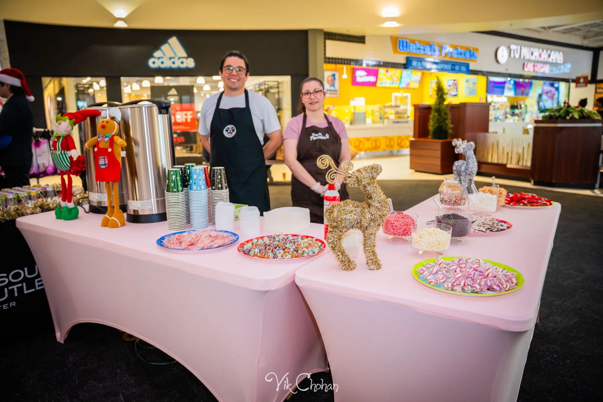 2025-12-10-INTRODeuce-Concierge-Christmas-at-LV-South-Premium-Outlets-2-Vik-Chohan-Photography-Social-Media-VCP-288.jpg