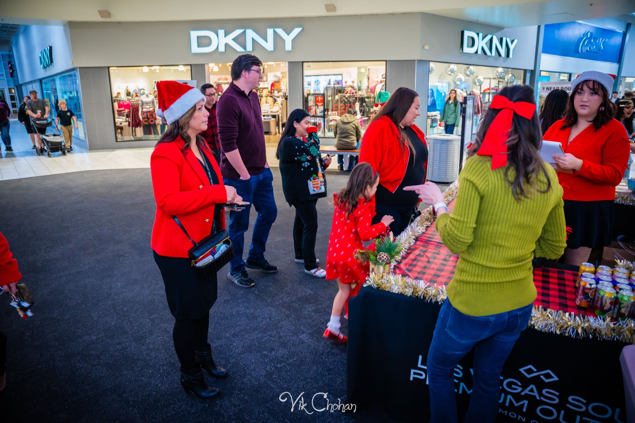 2025-12-10-INTRODeuce-Concierge-Christmas-at-LV-South-Premium-Outlets-2-Vik-Chohan-Photography-Social-Media-VCP-300.jpg
