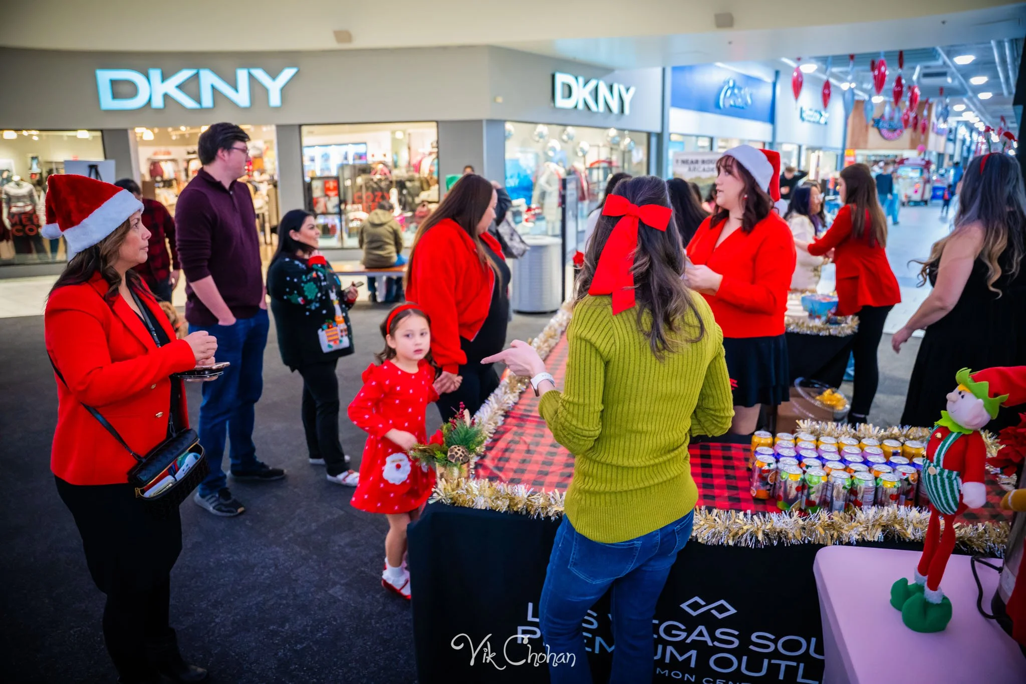 2025-12-10-INTRODeuce-Concierge-Christmas-at-LV-South-Premium-Outlets-2-Vik-Chohan-Photography-Social-Media-VCP-301.jpg