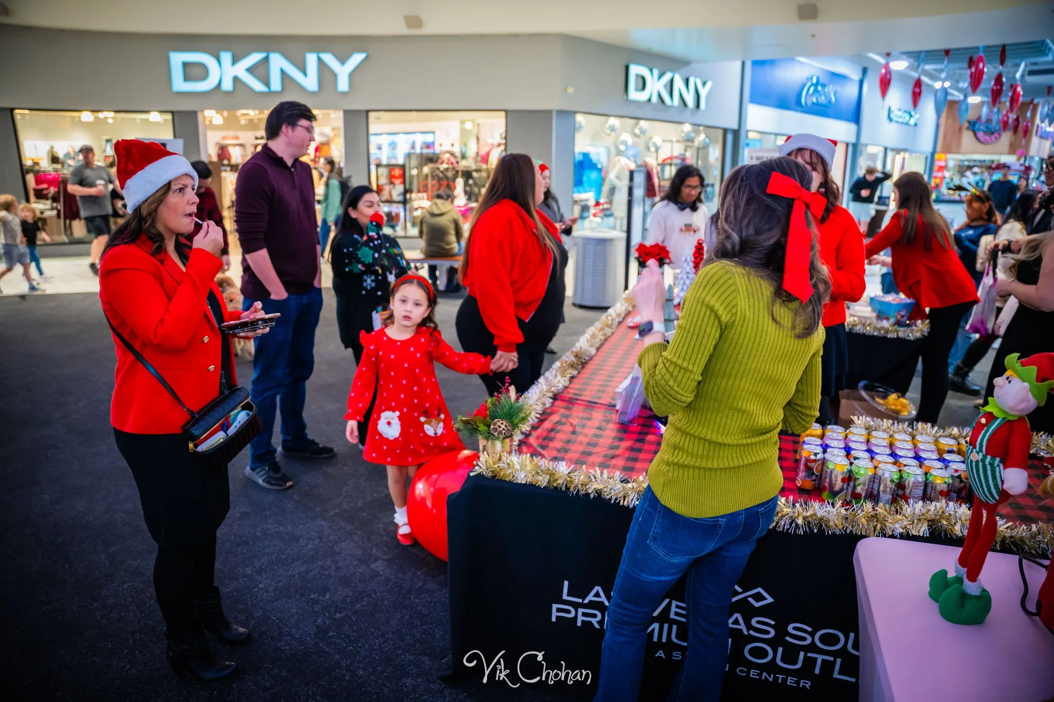 2025-12-10-INTRODeuce-Concierge-Christmas-at-LV-South-Premium-Outlets-2-Vik-Chohan-Photography-Social-Media-VCP-302.jpg