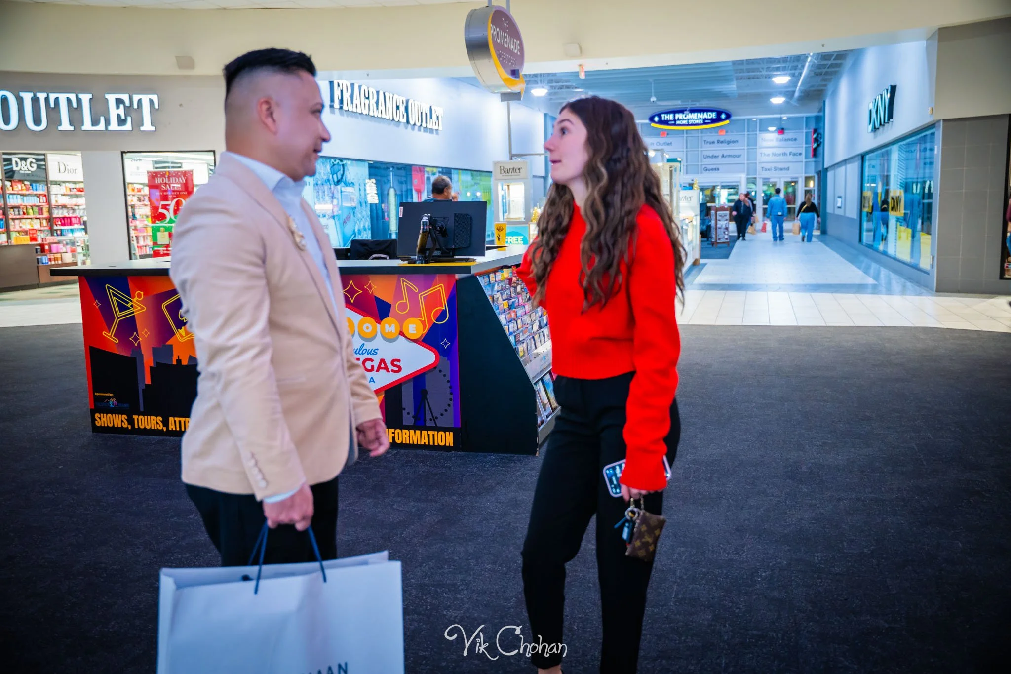 2025-12-10-INTRODeuce-Concierge-Christmas-at-LV-South-Premium-Outlets-2-Vik-Chohan-Photography-Social-Media-VCP-303.jpg