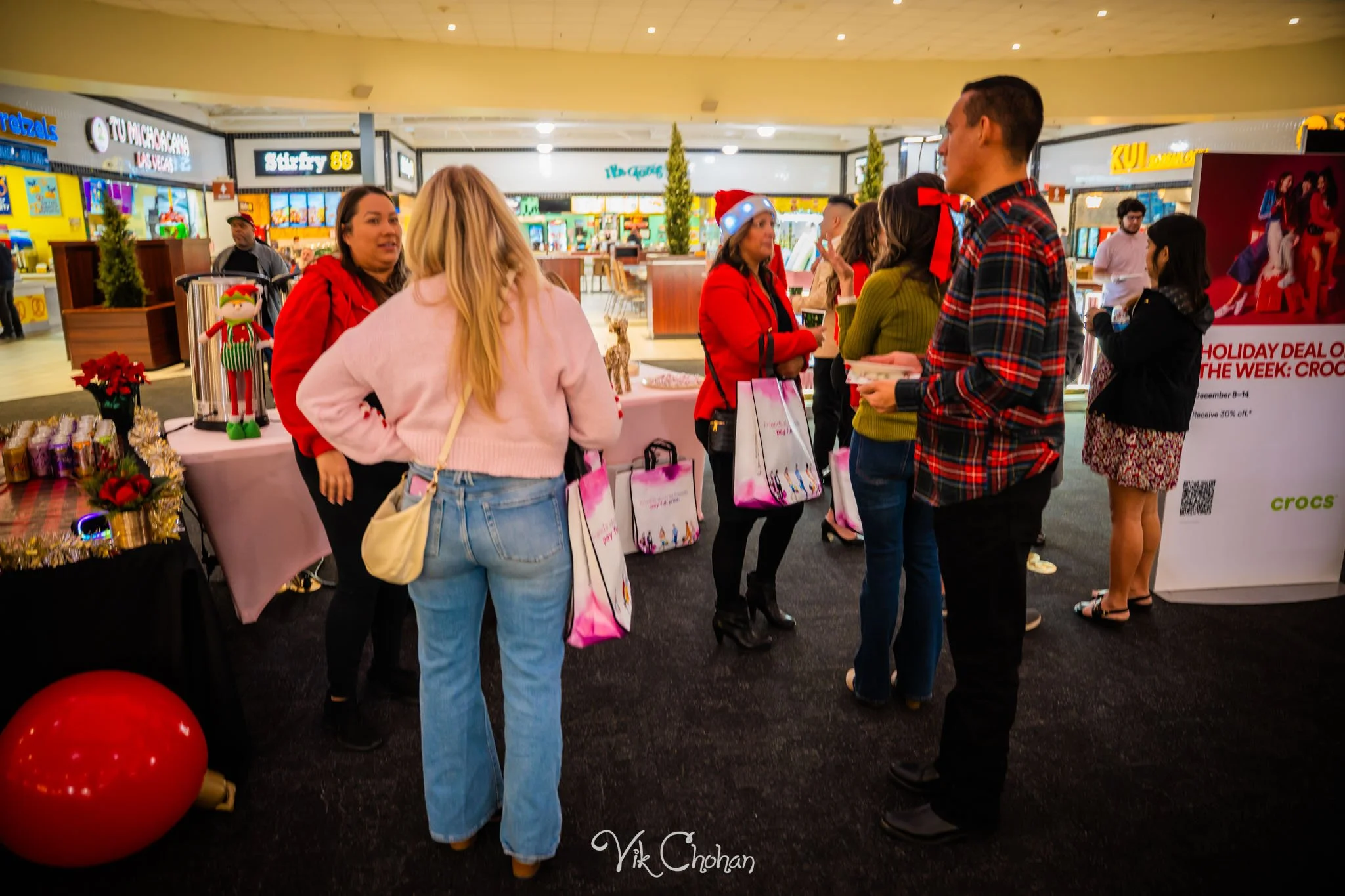 2025-12-10-INTRODeuce-Concierge-Christmas-at-LV-South-Premium-Outlets-2-Vik-Chohan-Photography-Social-Media-VCP-317.jpg