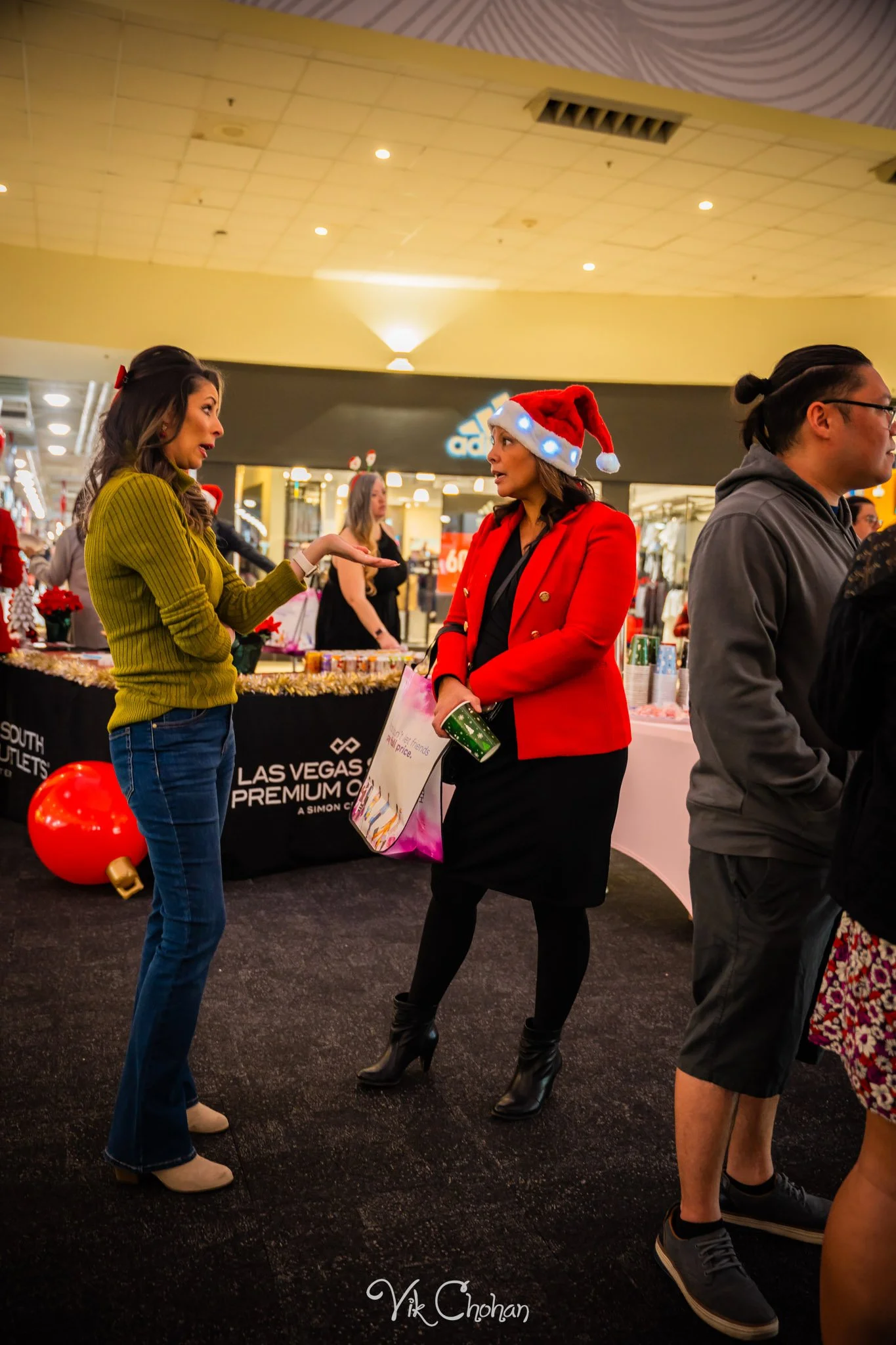 2025-12-10-INTRODeuce-Concierge-Christmas-at-LV-South-Premium-Outlets-2-Vik-Chohan-Photography-Social-Media-VCP-319.jpg